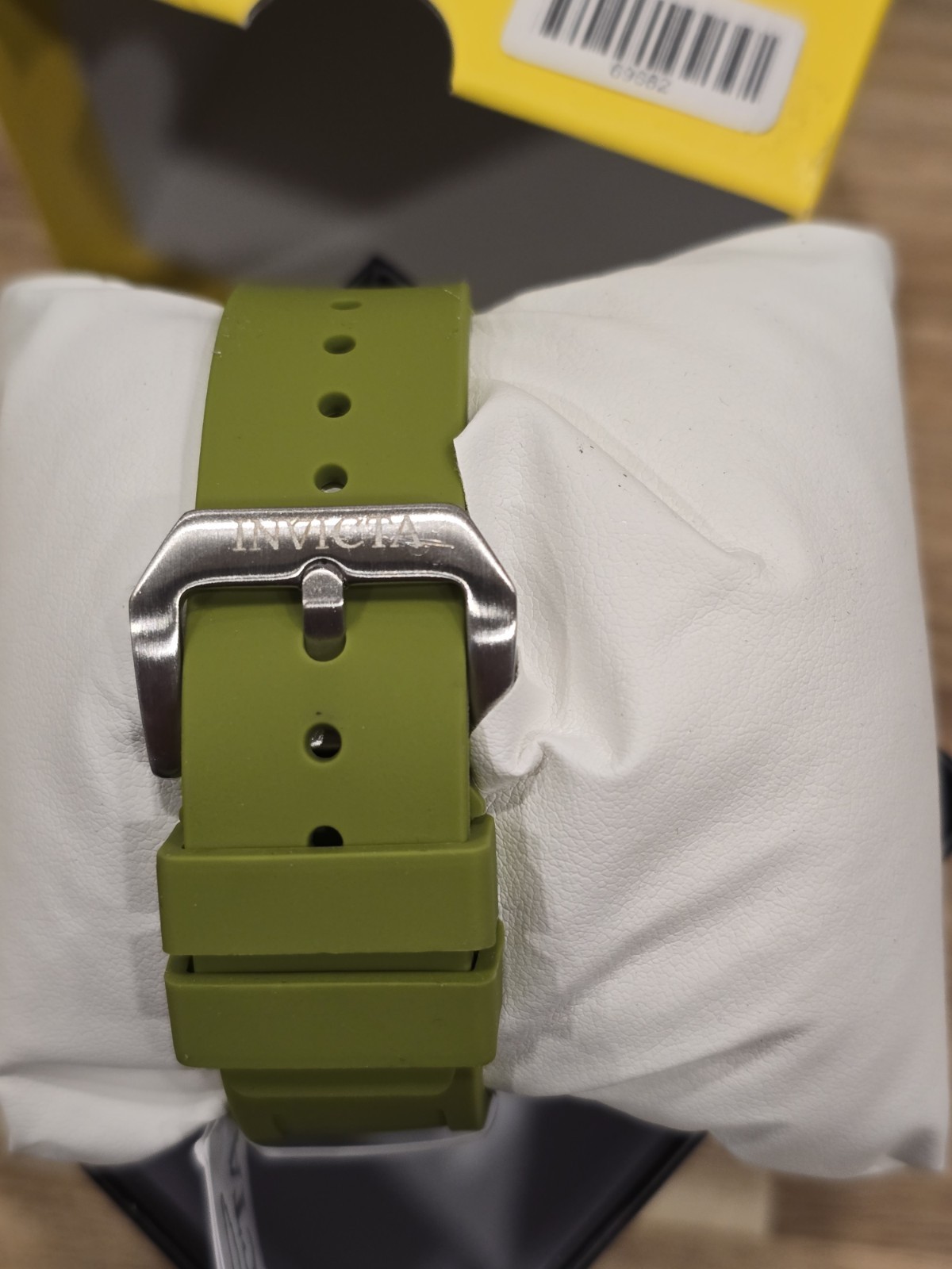 Invicta Racing Vaulthan Men’s Watch – 44mm Olive Green 69682 Limited Edition New