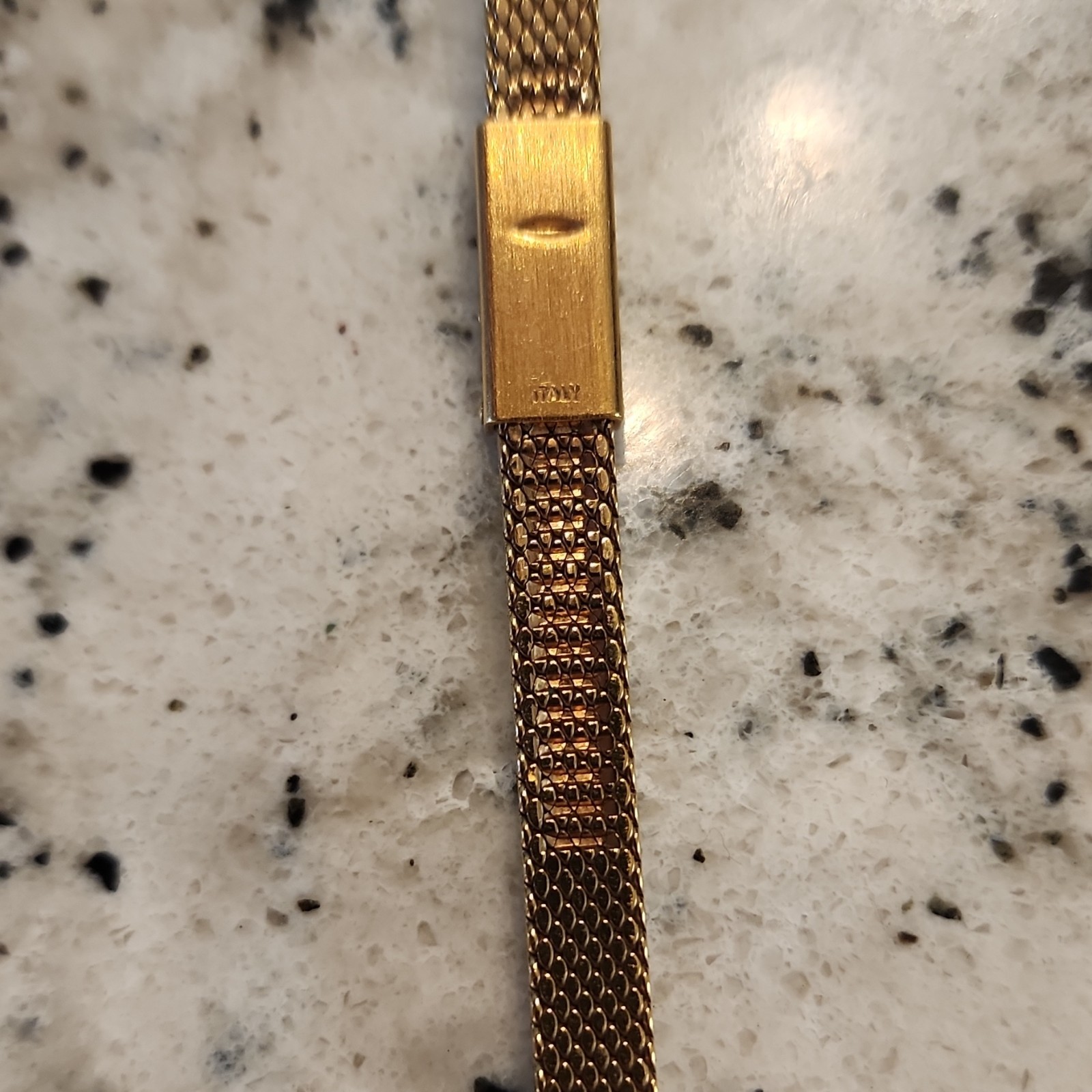 Seiko Quartz Women’s Gold Tone Mesh Band White Dial Arabic Numerals Analog
