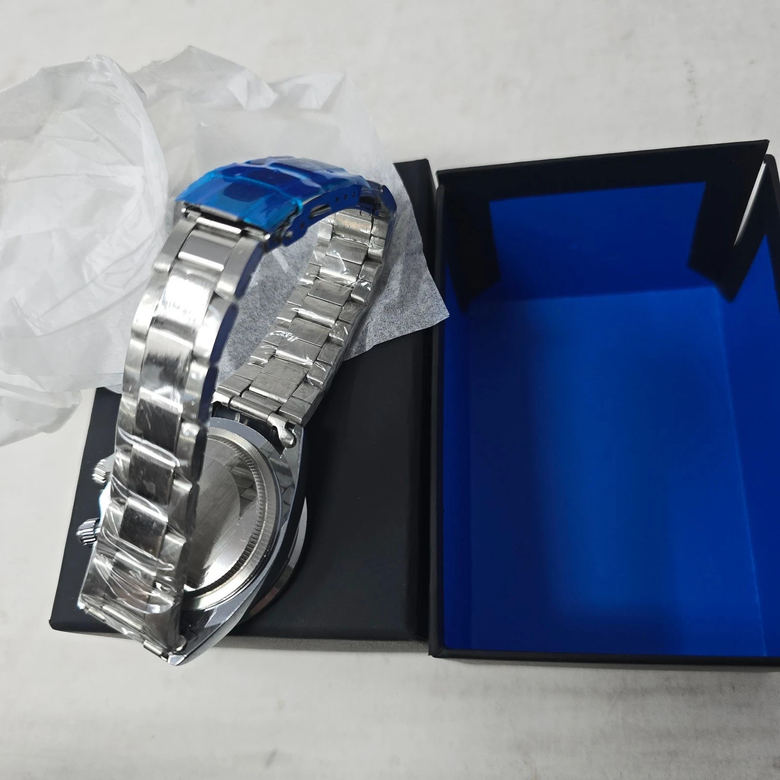 39mm Black Dial VK63 Styled Quartz Mens Watch.