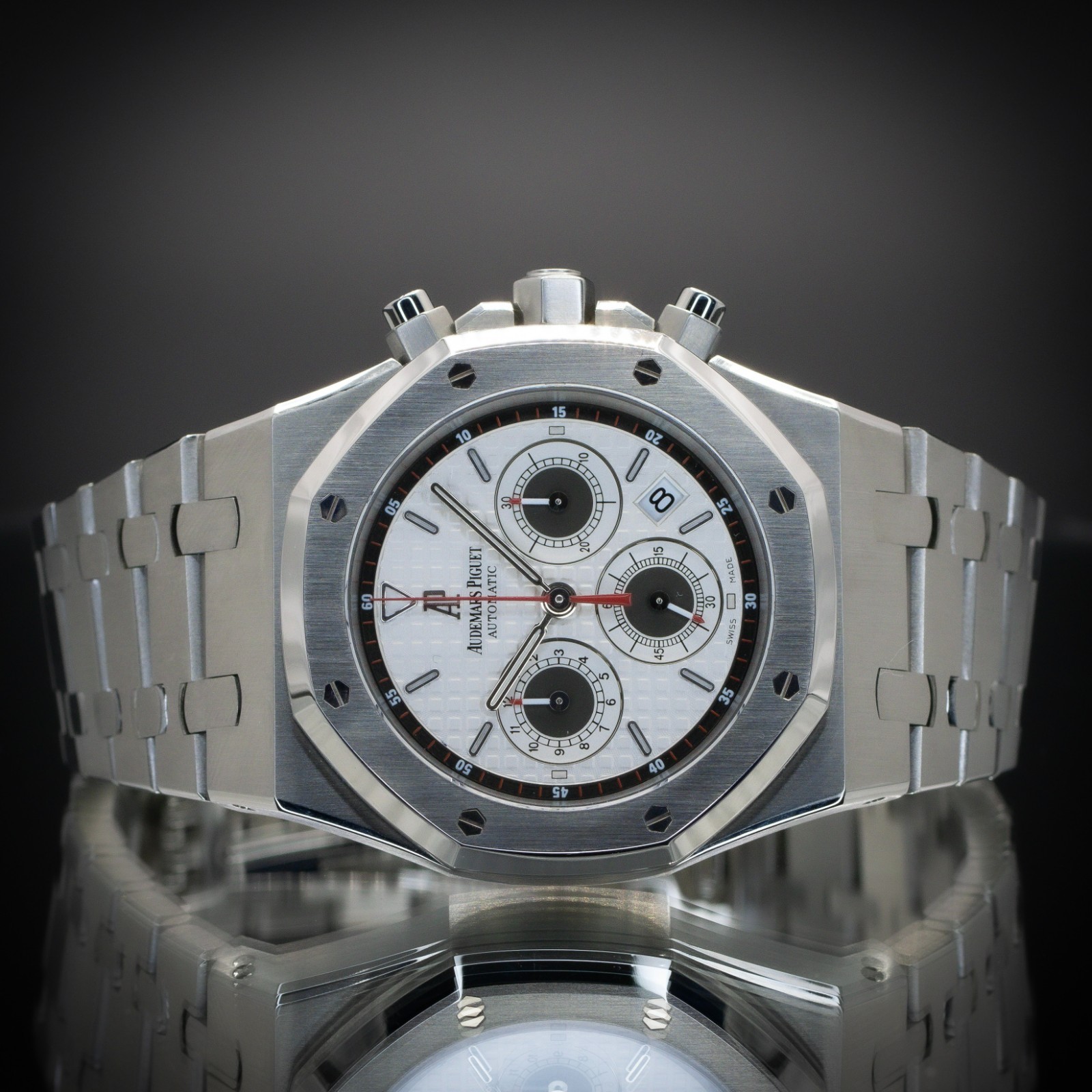 AUDEMARS PIGUET Royal Oak Chronograph 39 | “Panda” | Ref. 26300ST.OO.1110ST.06 |