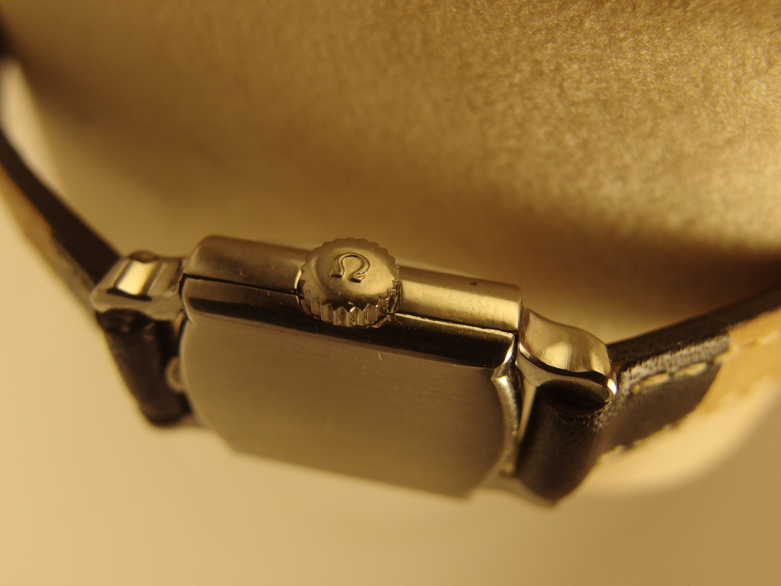 3373 VINTAGE OMEGA WRISTWATCH IN STEEL LADIES rectangular case snap back 1956