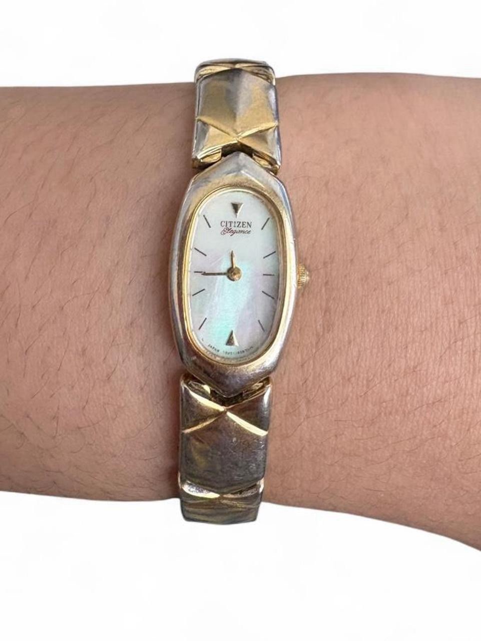 Vintage Citizen Elegance Women’s Oval MOP Dial Quilted Bracelet Watch Works