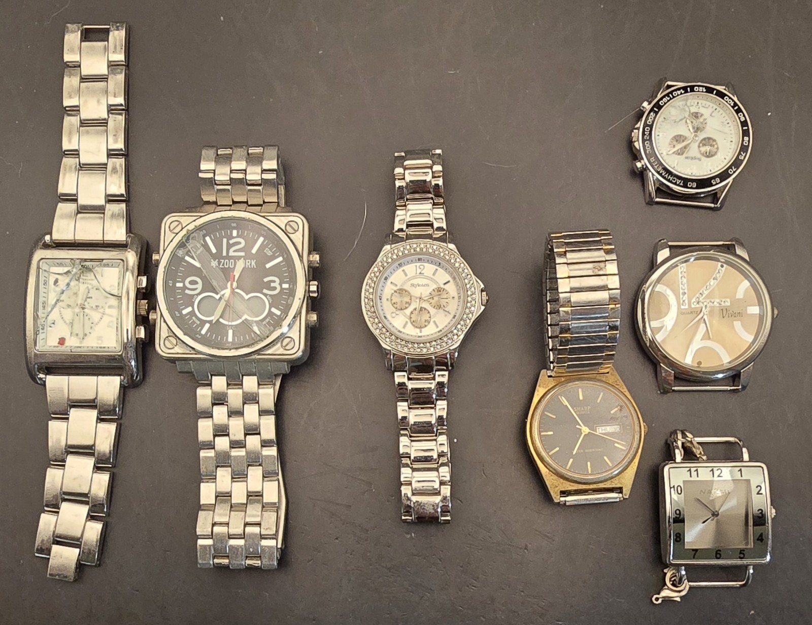 Various Watches (5 Lbs) All Need Batteries. None Tested. Various Condition.