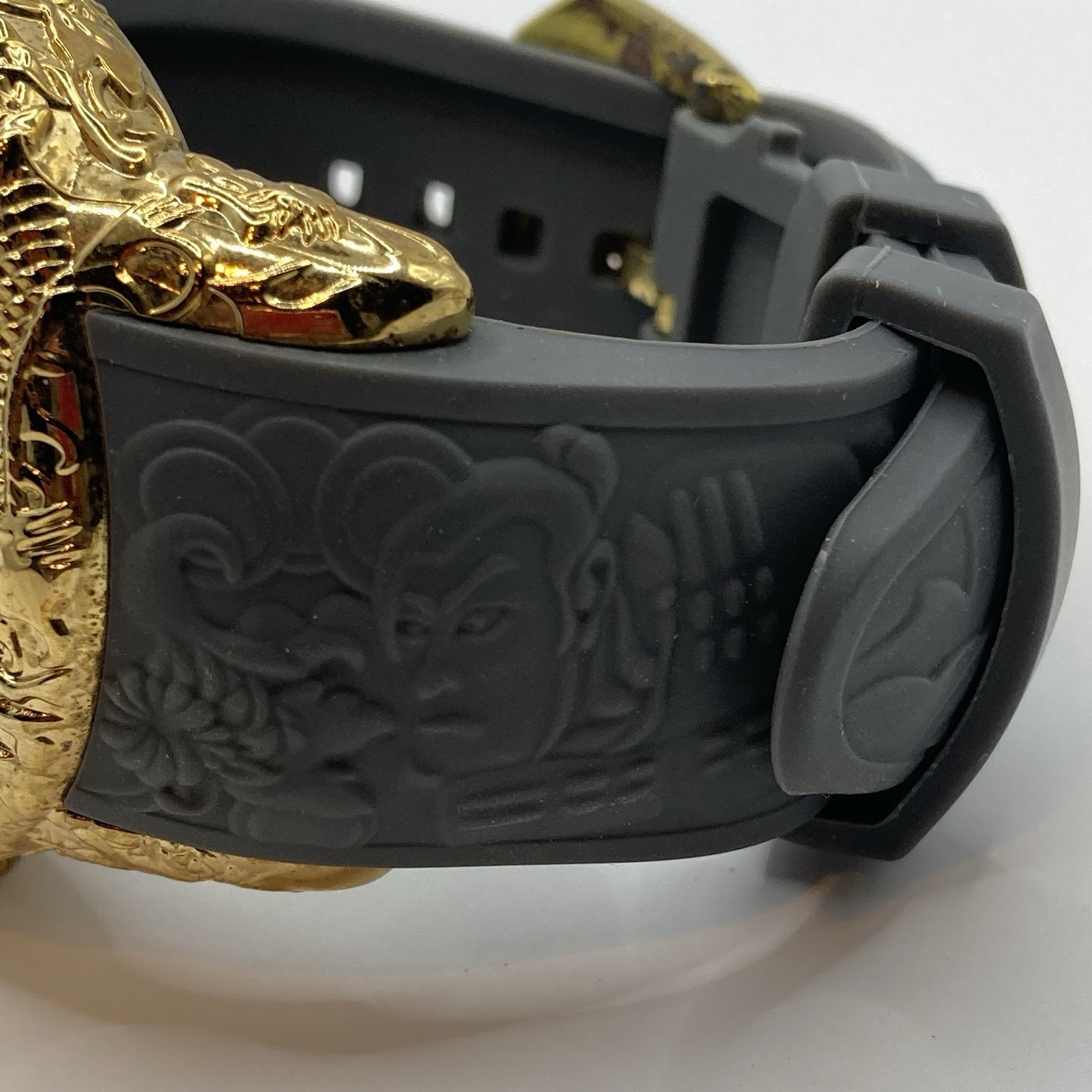 Men’s Engraved Gold Tone Japanese Dragon 48mm Watch Silicone Band New Battery