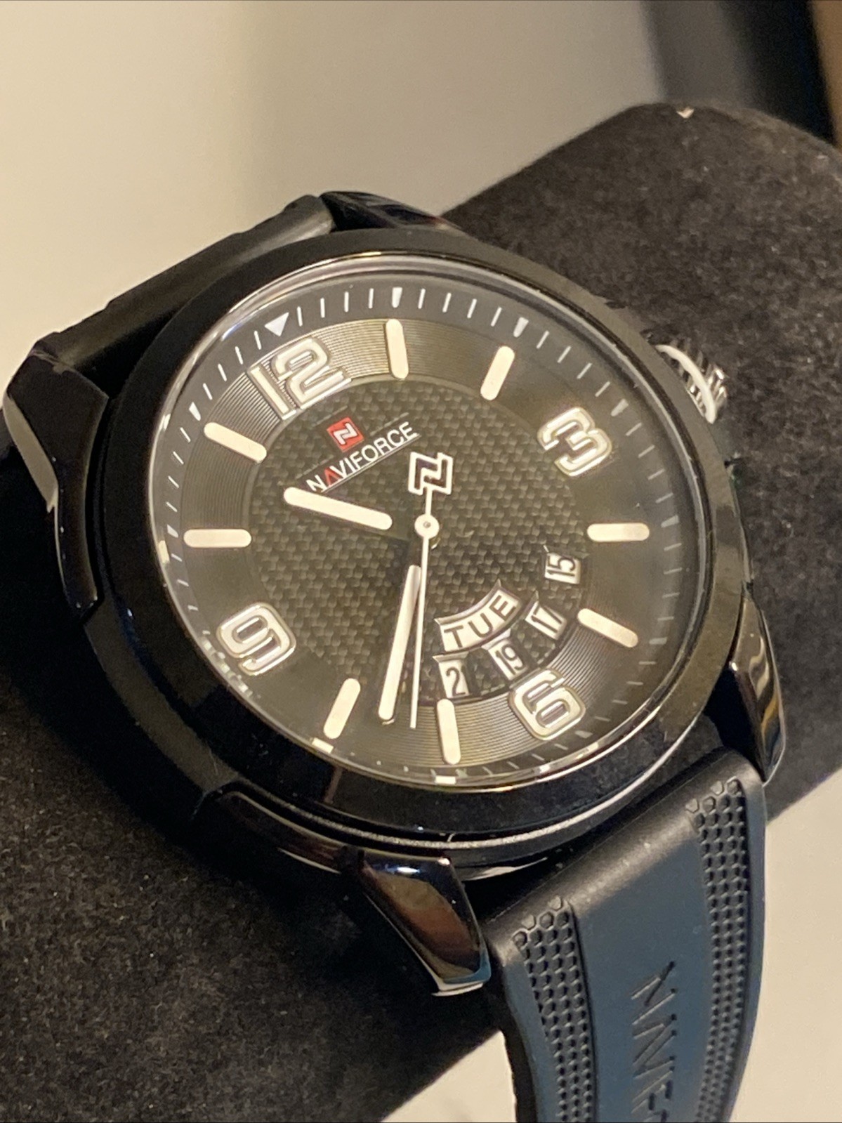 Naviforce NF9215 For Dream black/white Wristwatch Black Band New Battery