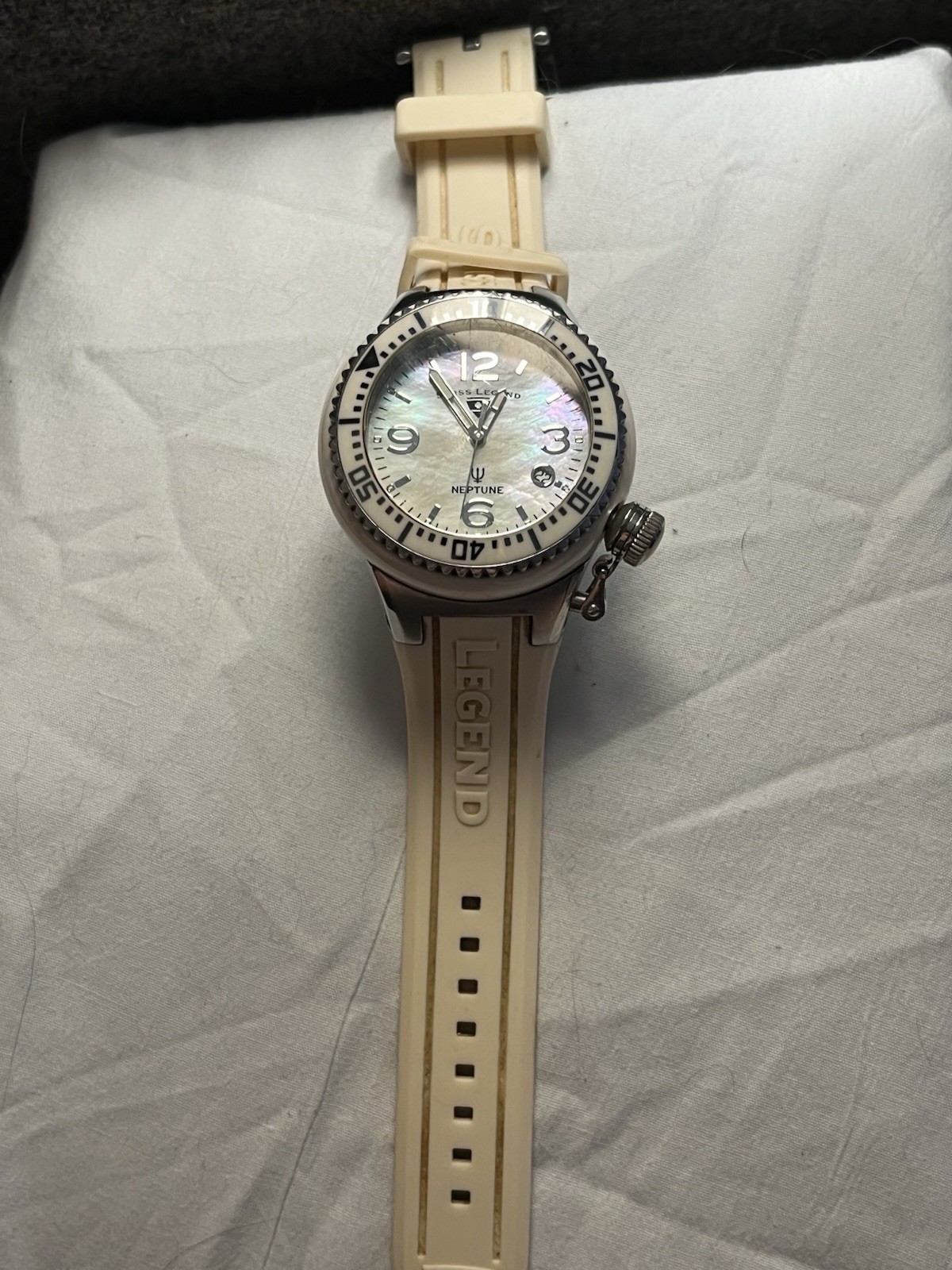 Swiss Legend Neptune Quartz Diver 100m 42mm White Rubber Strap MOP Dial