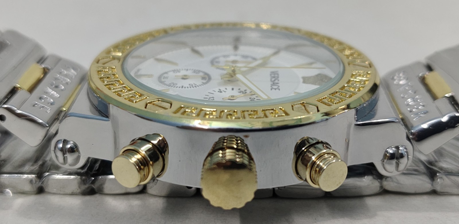 Very Rare Versace Quartz White Dial Date Swiss Made For Man’s Wrist Watch