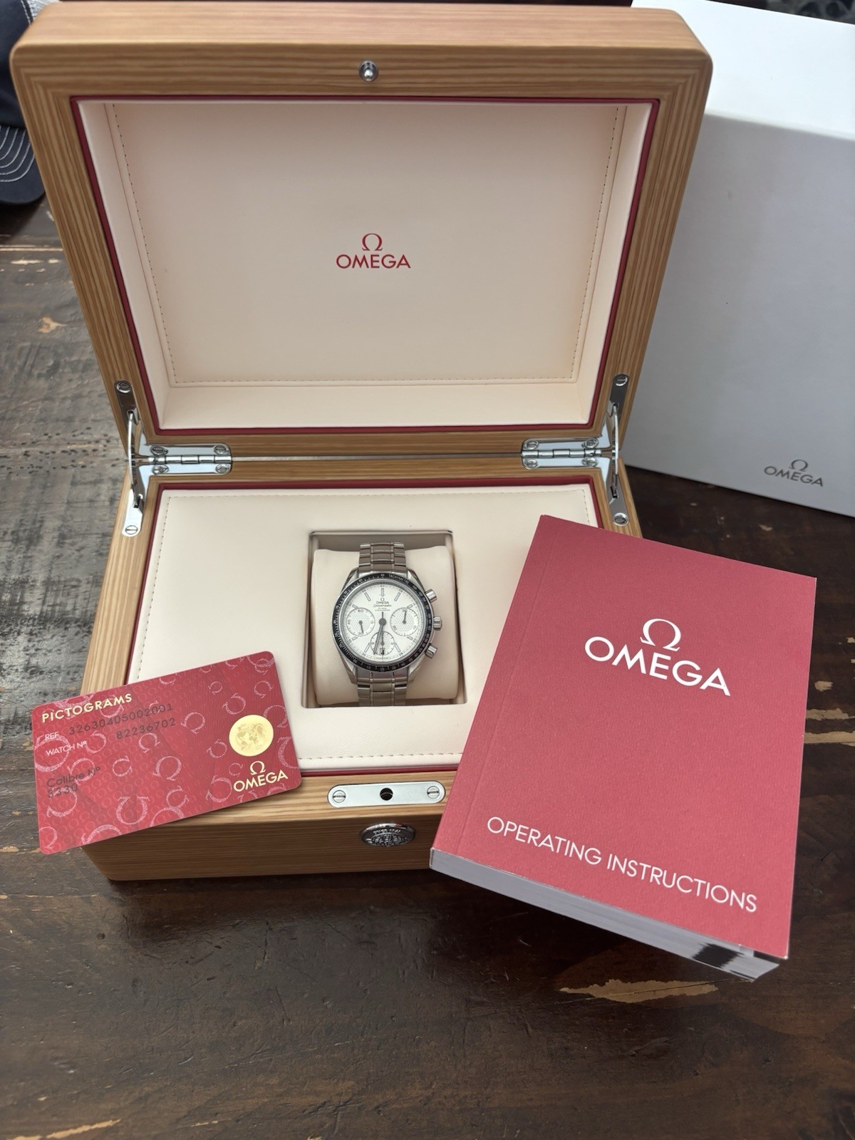 Omega Speedmaster Racing 326.30.40.50.02.001 Silver Dial 40M Full Set