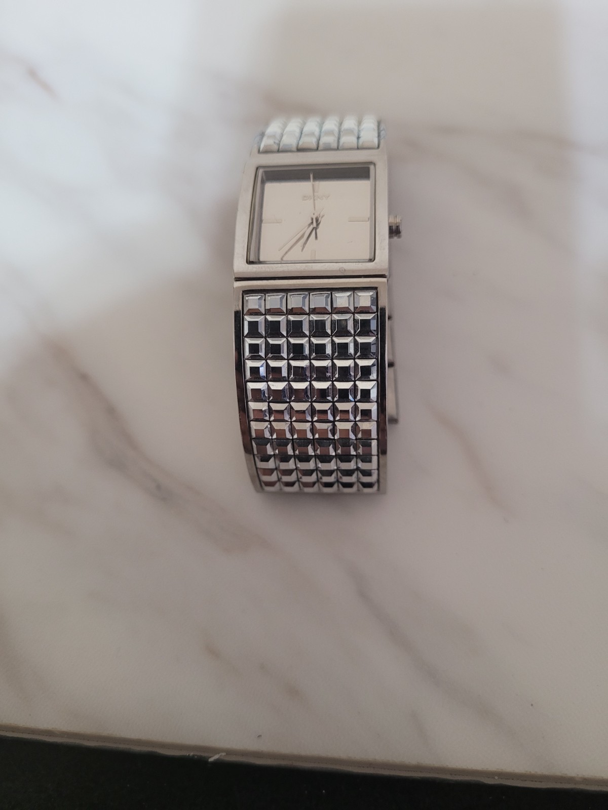 Women’s DKNY 17mm Watch Silver Tone Mesh Band New Excellent Condition