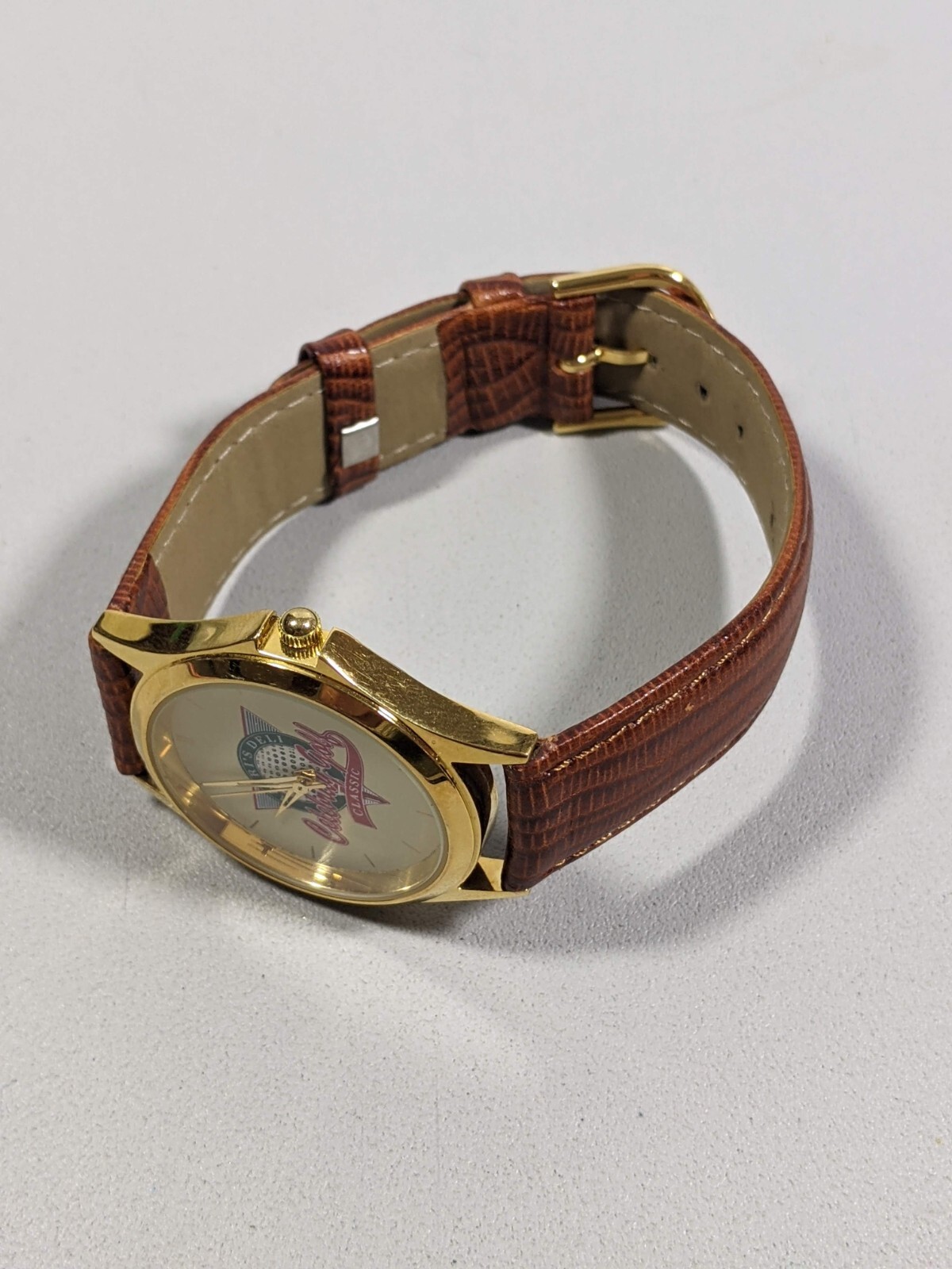 Macri’s Deli Celebrity Golf Classic Round Gold Tone Case 33 mm Leather Bnd Watch