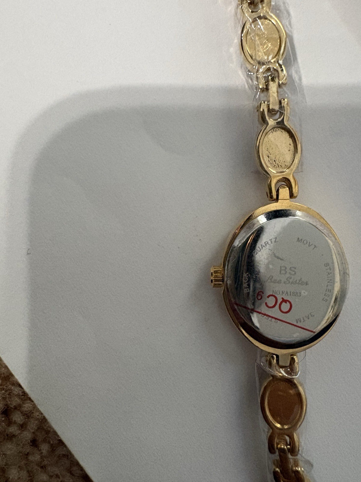 BS Bee Sister Gold Tone Quartz Oval Dial Wristwatch Metal Bracelet FA1833