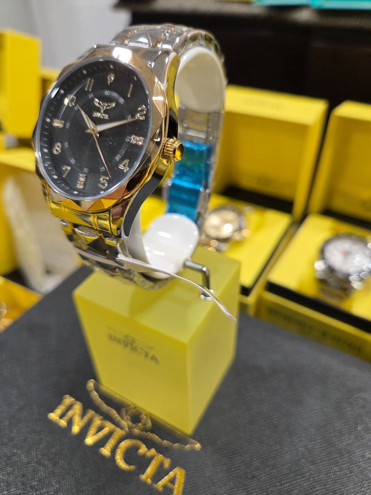 69024 – Invicta Specialty I by Invicta Men’s Watch – 41mm, Gold, Steel (69024)