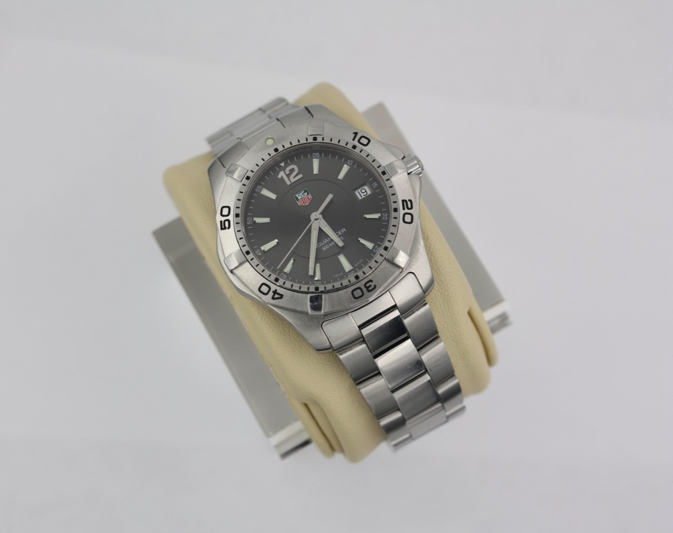 TAG Heuer WAF111E.BA0801 Mens Aquaracer Series Quartz Watch Gray & Silver 300M