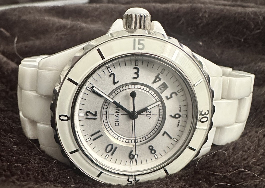 CHANEL J12 White Ceramic Quartz Analog Date 33mm Women’s Watch 200m