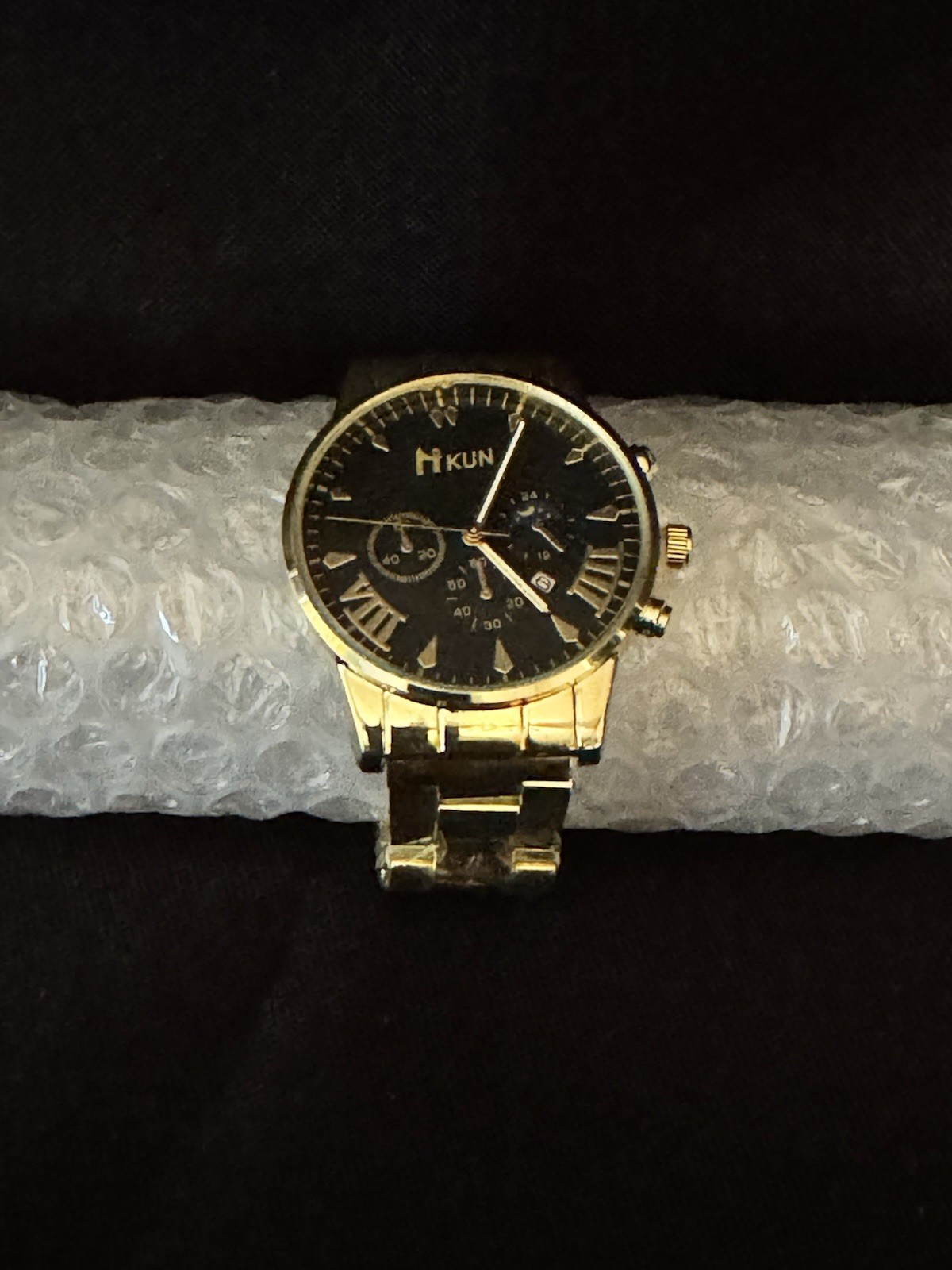 Free Shipping HKUN Gold Tone Men’s Watch Black Dial Roman Numerals