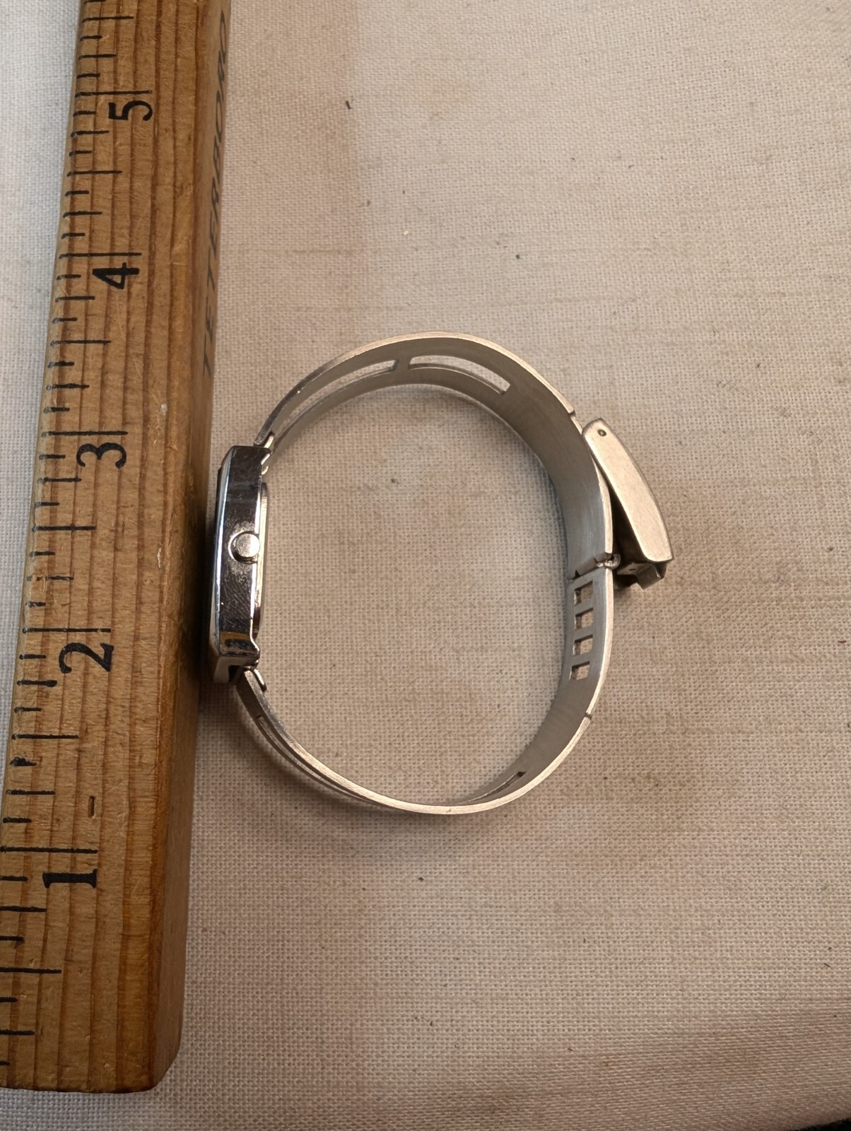 Ladies Stainless Bangle FasTrack By Titan India Quartz – Fresh Battery