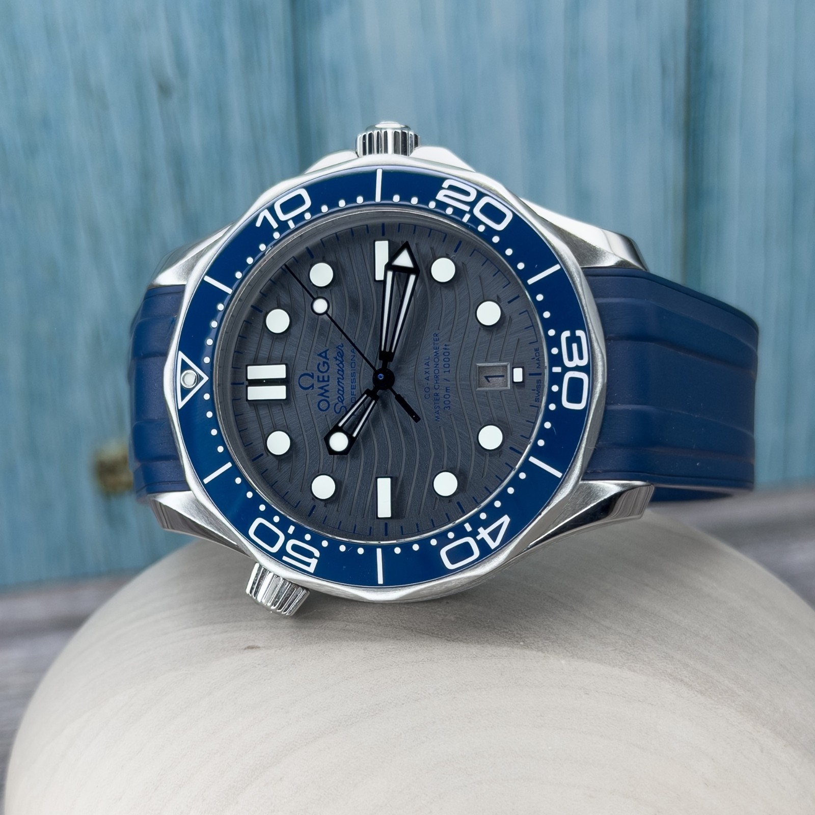 Omega Seamaster Diver 300M 42MM Grey Dial Rubber Strap 210.32.42.20.06.001