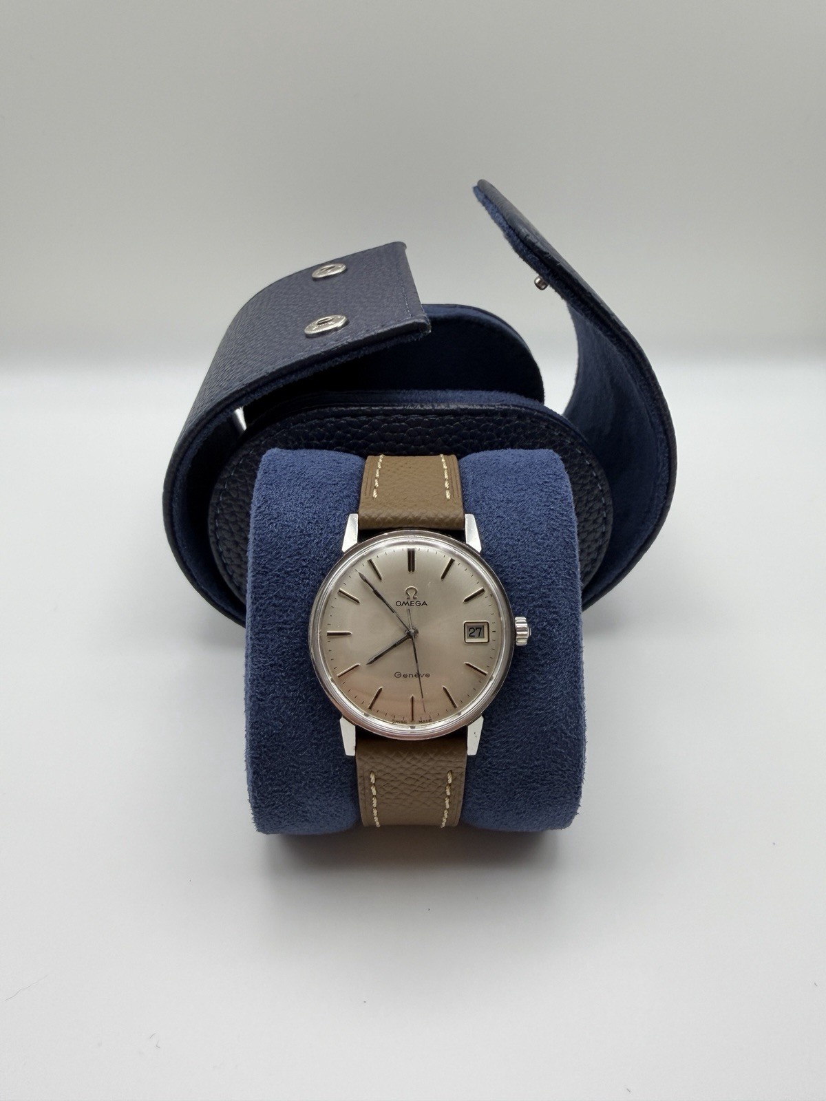 1960 – Omega Geneve Date Cal. 613 17j Men’s 34mm Hand Wind Watch- Runs Well