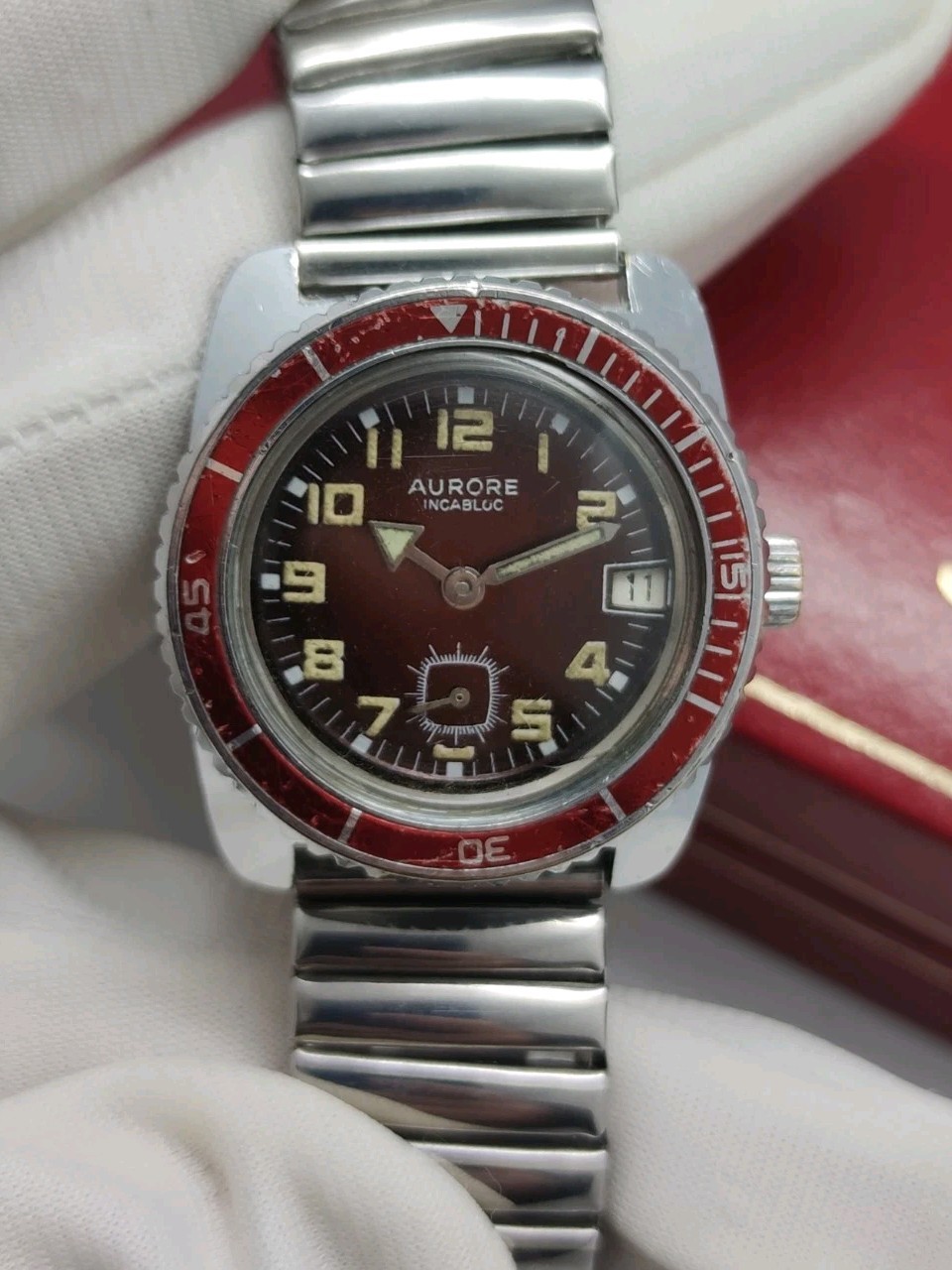 Skin Diver Watch Aurore Manual Wind Red Dial Swiss Made Vtg 31mm Junior