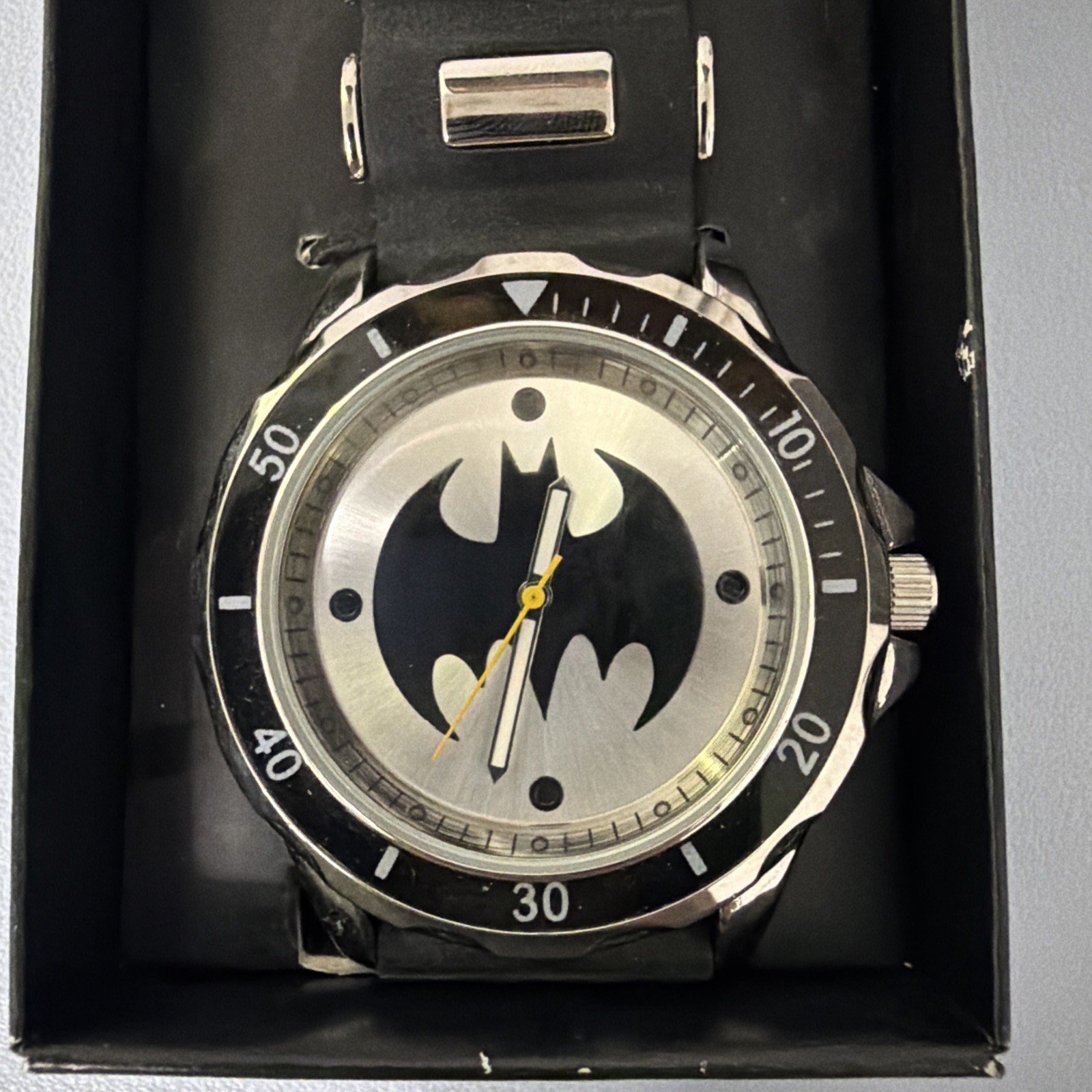 2014 AVON BATMAN WATCH SILVER TONE DIAL BLACK BAND DC COMICS-Never Used with Box