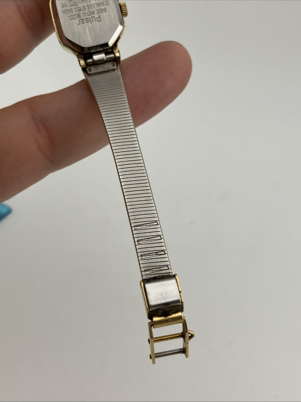 Vtg Pulsar Ladies 16mm Watch Gold Tone Octagon Dial 6.25″ v232-5790 – RUNS