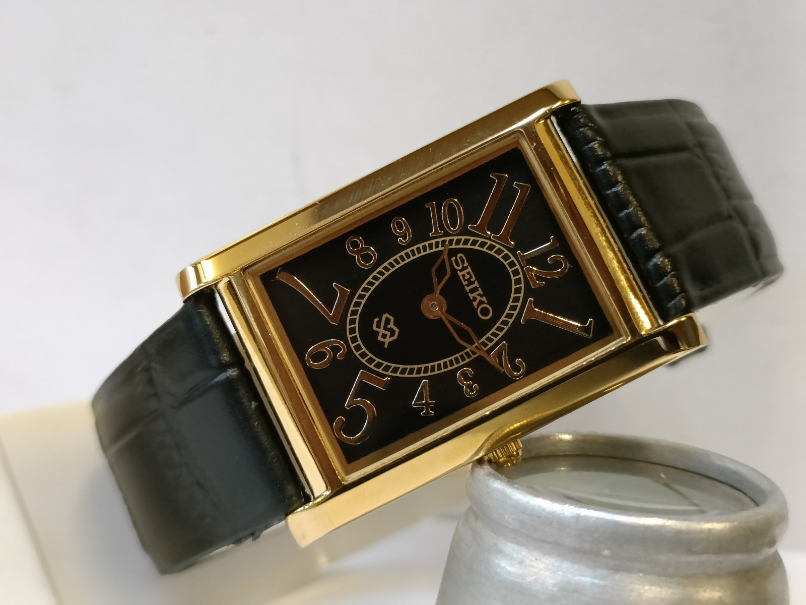 VINTAGE SEIKO SLIM QUARTZ BLACK DIAL JAPAN MEN’S WORKING DRESS WATCH