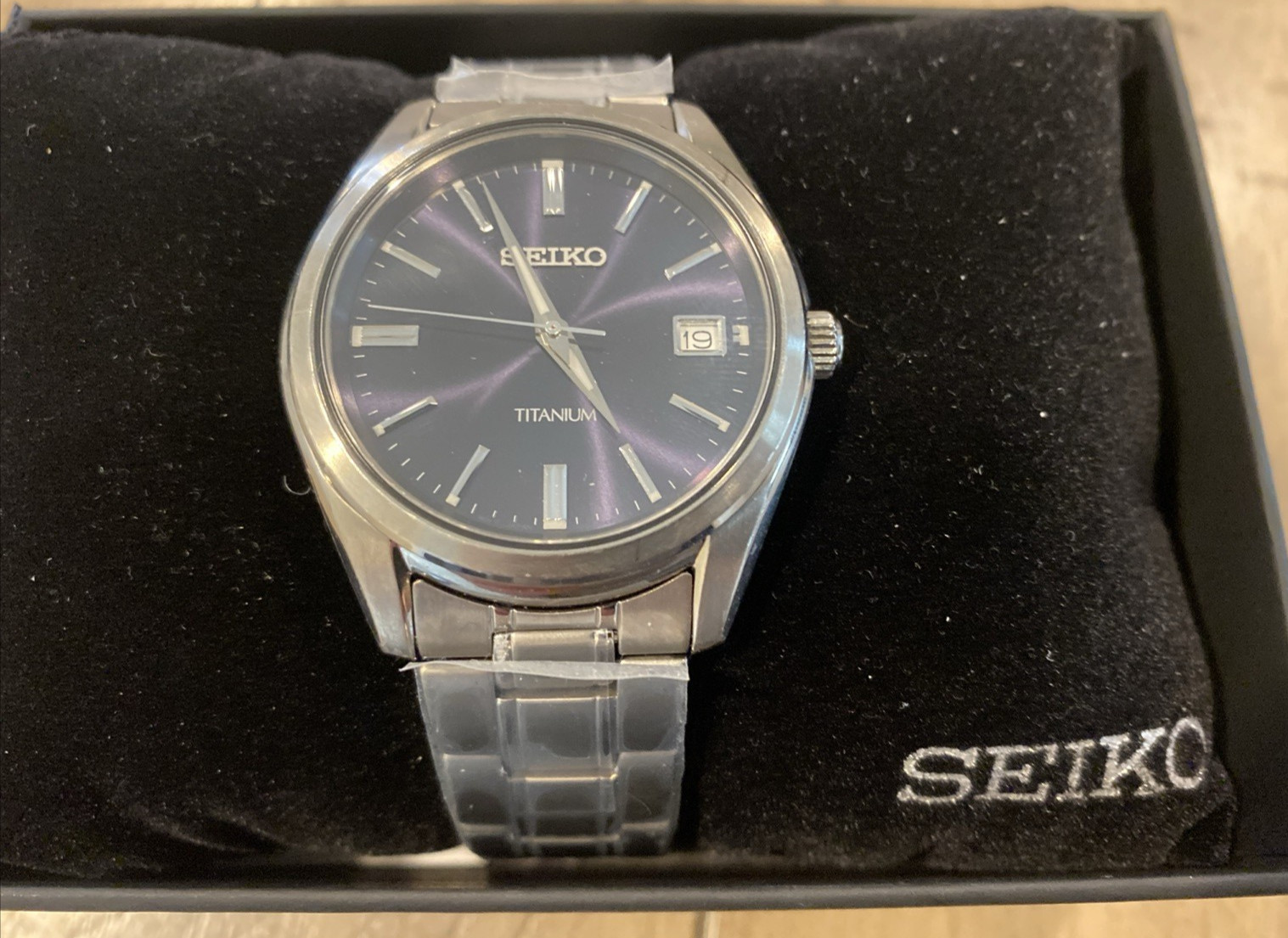 Seiko Classic Men’s Quartz Watch Blue Dial Grey Titanium Saphire Crystal SUR373