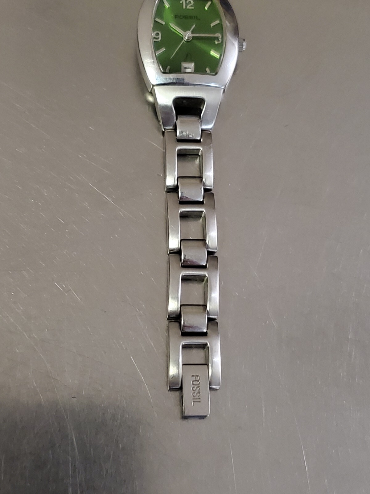 Fossil F2 Women’s Watch Green Dial Analog Quartz Date ES-9975 6 inch 22 mm