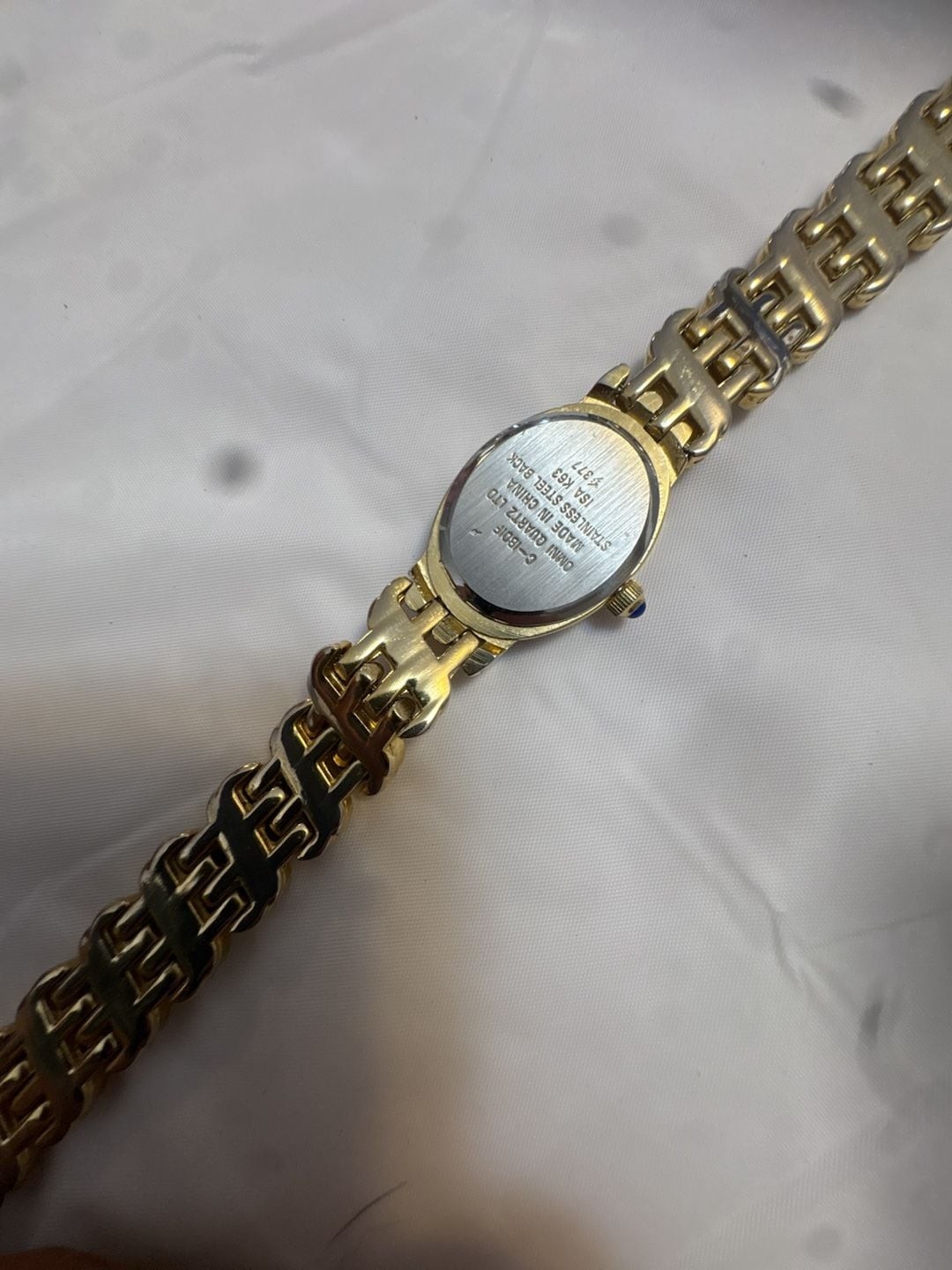 Sergio Valente Women’s Quartz Oval Dial Gold-Tone Link Bracelet Watch