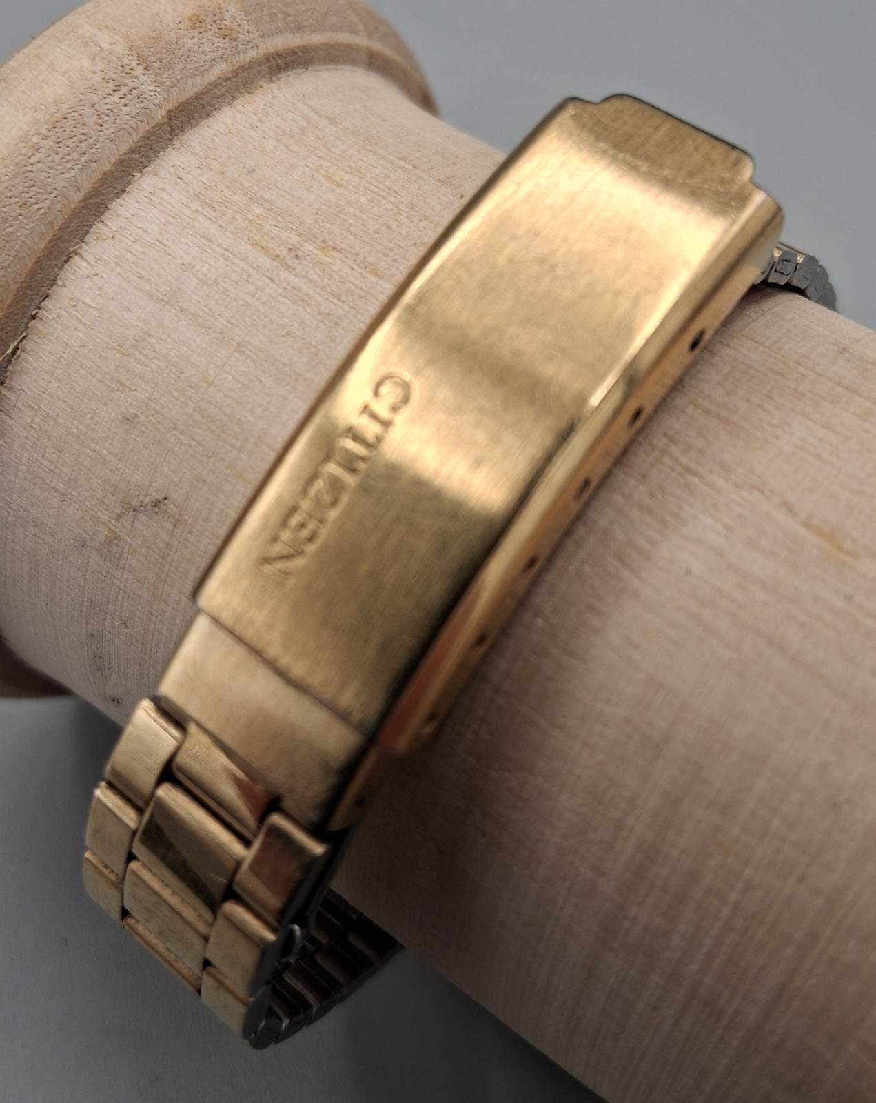 Citizen 1012-S072689 Gold-Tone Date Ladies Quartz 24mm Wrist Watch