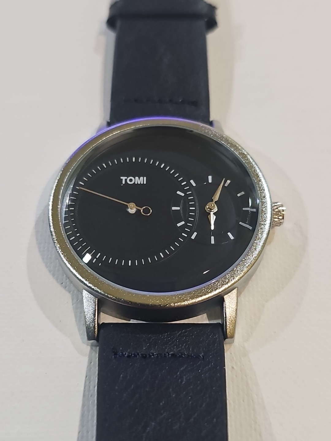 Tomi watch T087
