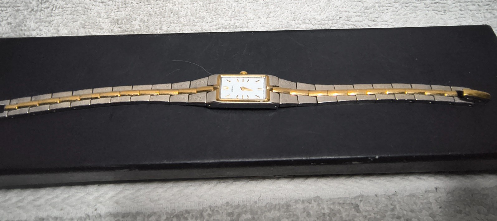 Seiko Women Watch 13mm White Dial Two Tone Bracelet 2E20-7479 New Battery Great