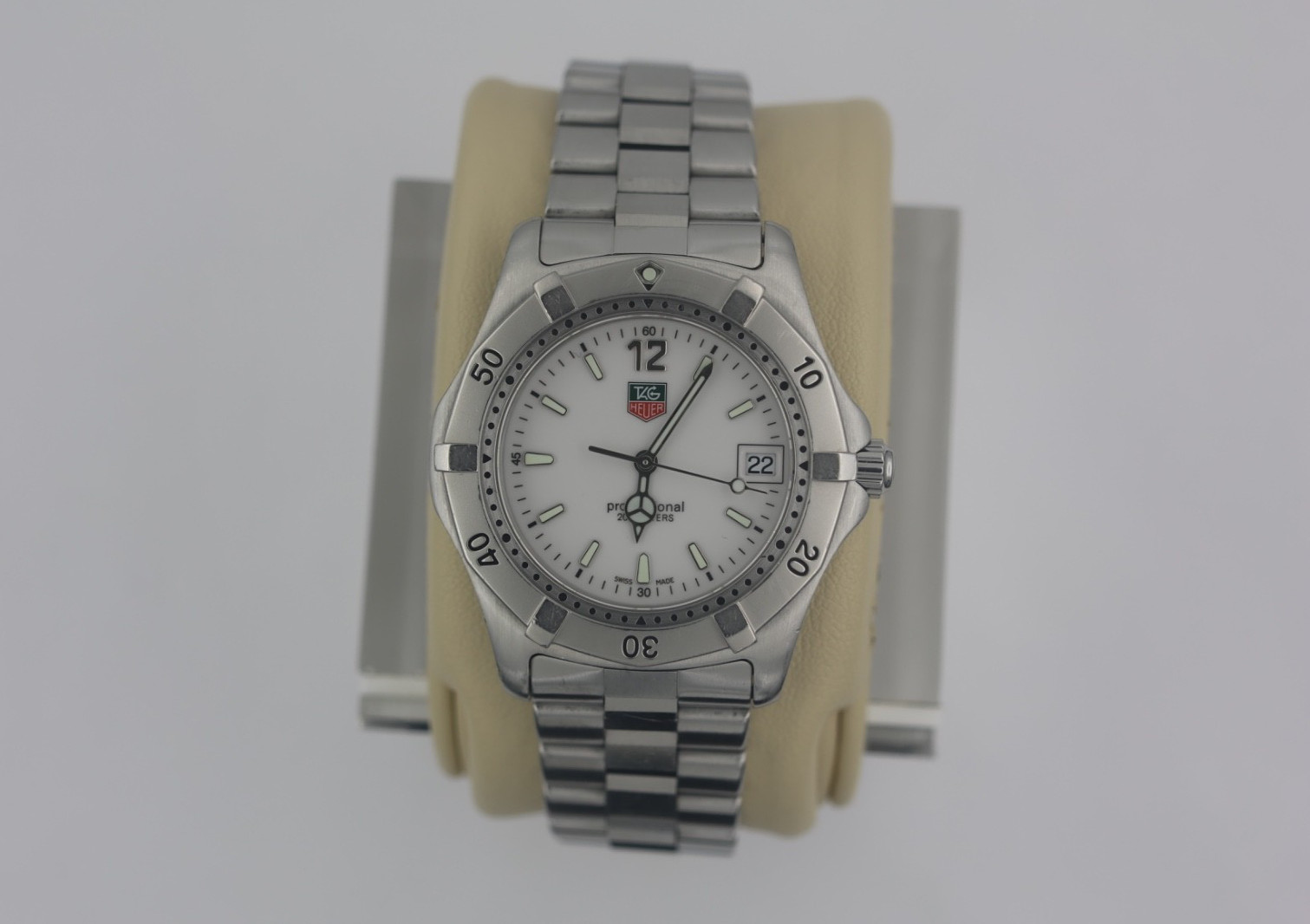 TAG Heuer WK1111.BA0317 Mens 2000 Series Professional Quartz Watch White 8″ 9″