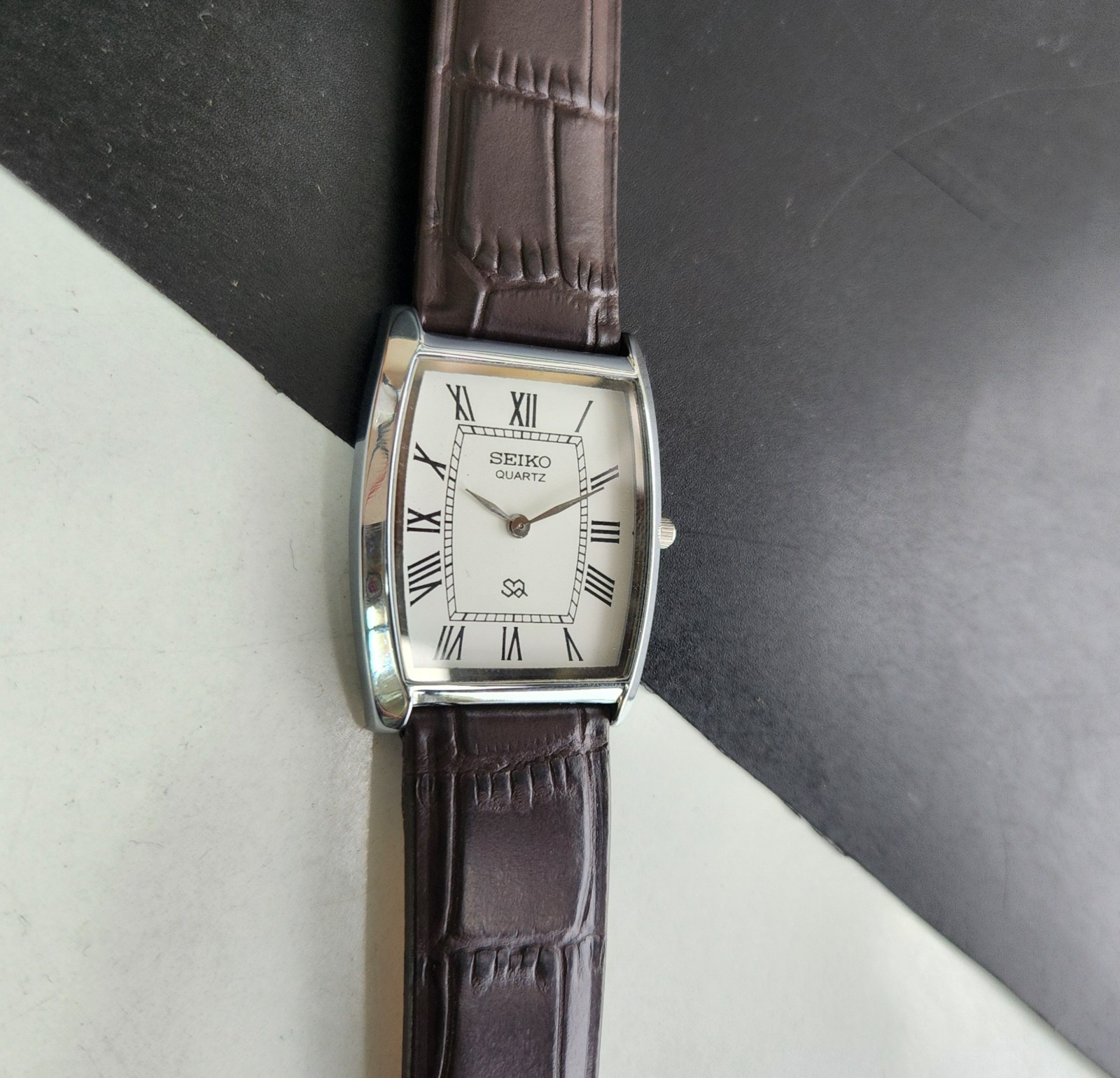 Vintage Seiko Slim Tank Quartz Men White Dial Dress Watch-Free Shipping