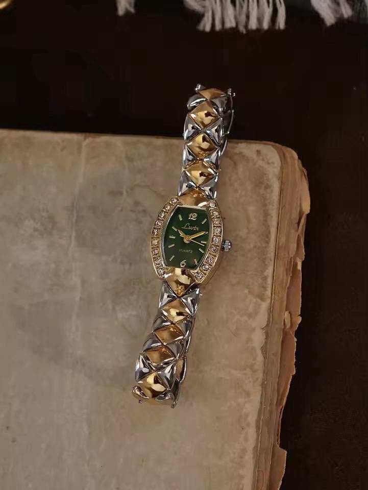 Women’s Dainty Watch Vintage Style Stainless Steel Barrel Case With Green Dial