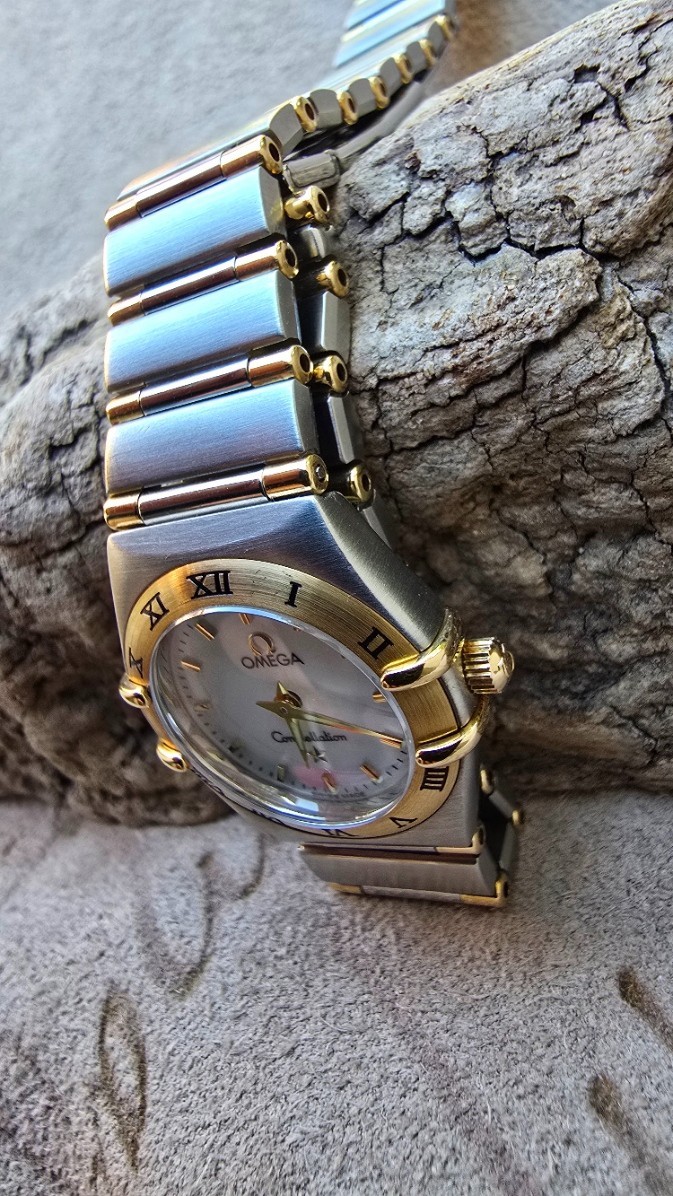 Authentic Ladies 18k Gold Stainless Omega Constellation Quartz Watch MOP Dial