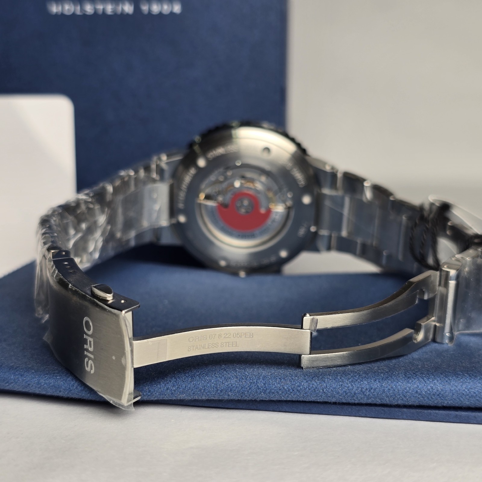 Oris Aquis Date Relief 41.5mm Cherry Red Dial Automatic, New, 01 733 7766 4158