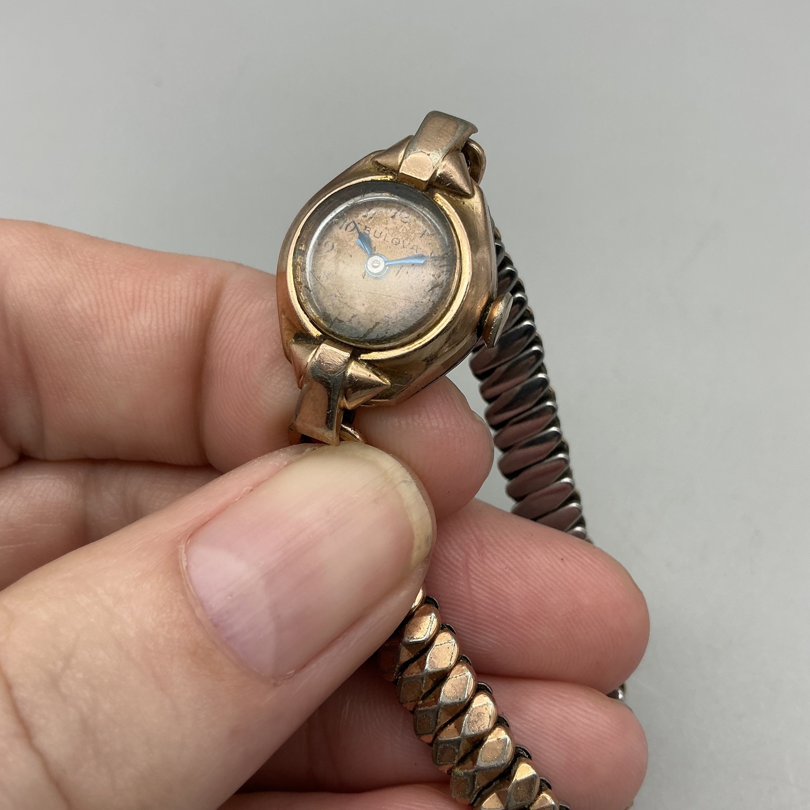 Vintage Bulova Womens Watch 16mm Gold Tone Manual Wind Stretch Bracelet