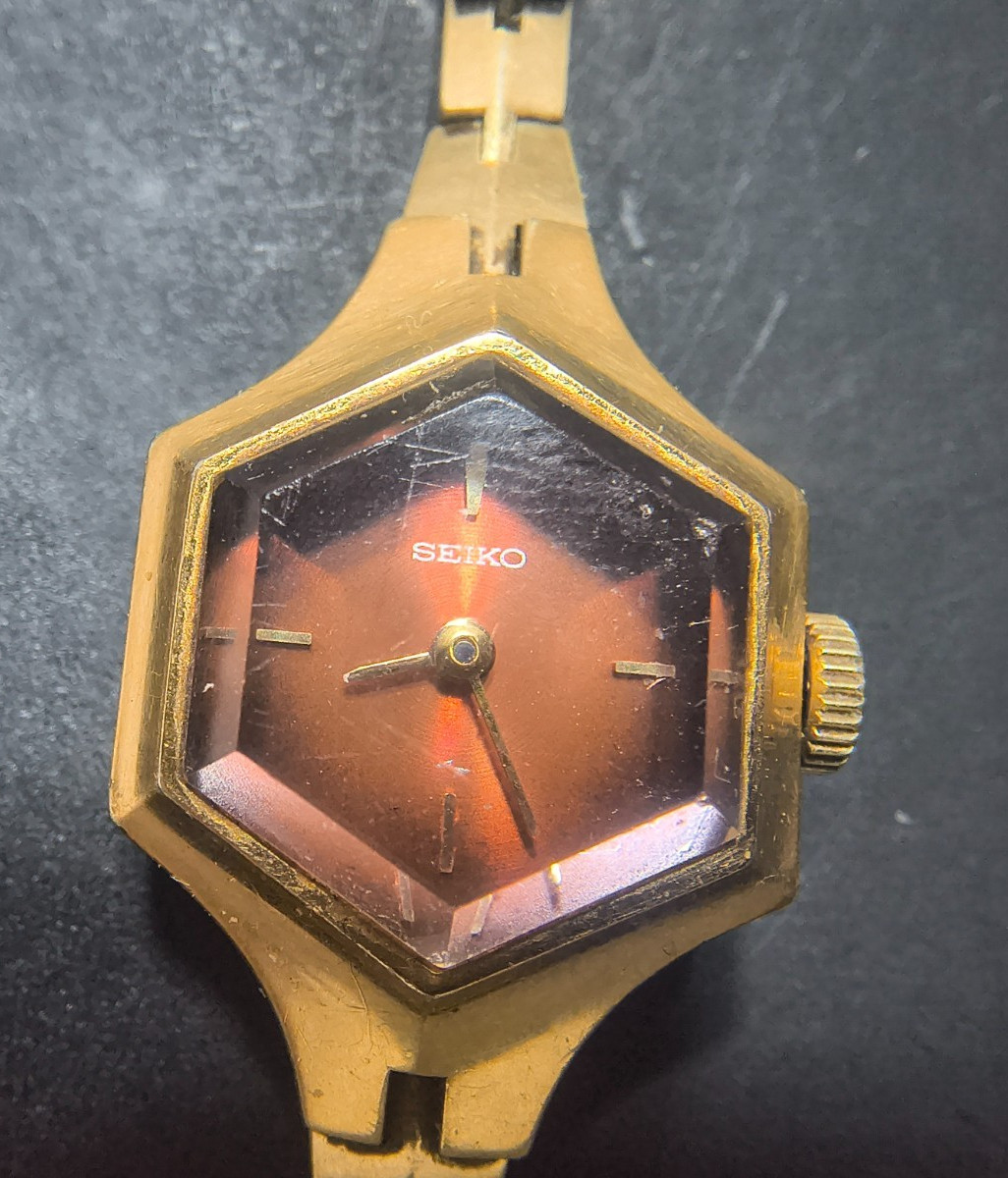 Seiko Burgundy Sunburst Dial 11-8029 Hexagon Watch Faceted Crystal Wind Up Works