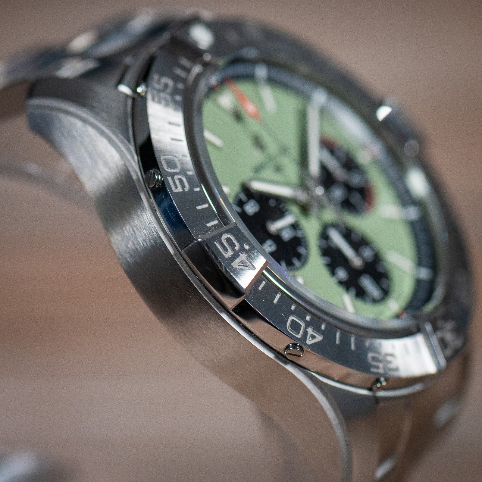 2025 Breitling Avenger B01 Chronograph 44 w/Green Dial
