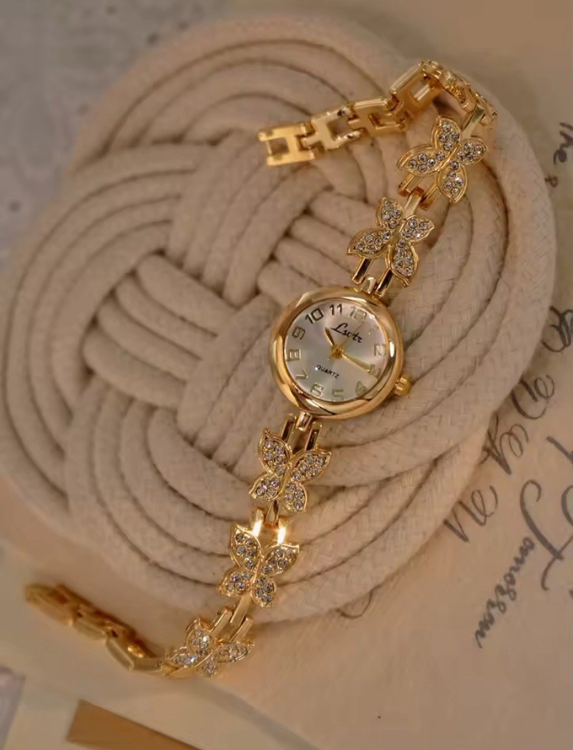 1 Pcs Gold Ladies’ Quartz Watch Butterfly-Shaped Bracelet with Diamonds Watch