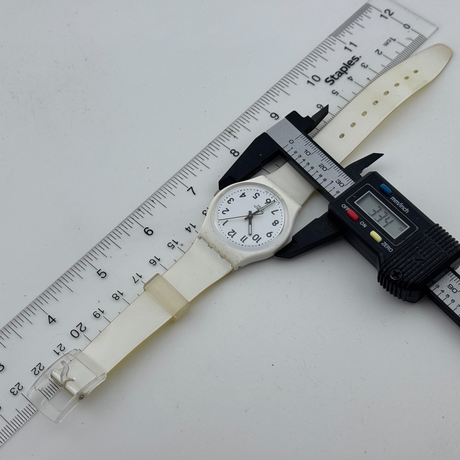 Retro Swatch Just White Swiss Quartz Watch GW151 Men Plastic Rubber New Battery