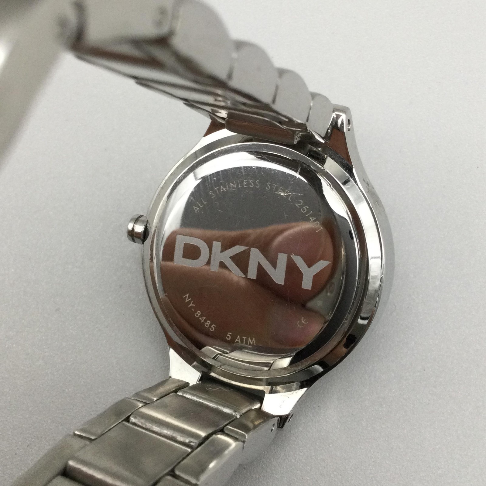 DKNY Womens Watch 30mm White MOP Dial Crystal Stainless NY-8485 New Battery 7″