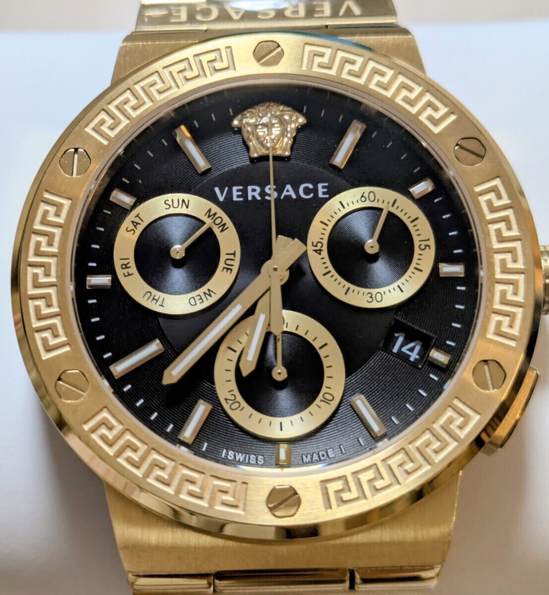 [B1Y] Versace Greca Logo Chronograph Gold Dial Men’s Watch VEZ900421 [t5s]