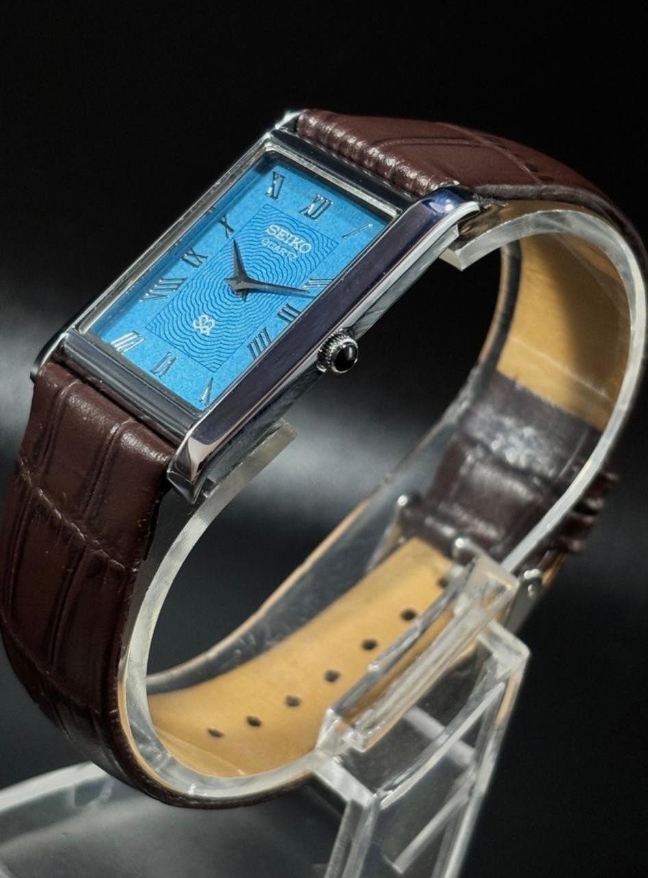 Vintage Seiko Slim Quartz Men’s Wristwatch With Free DDP Shipping