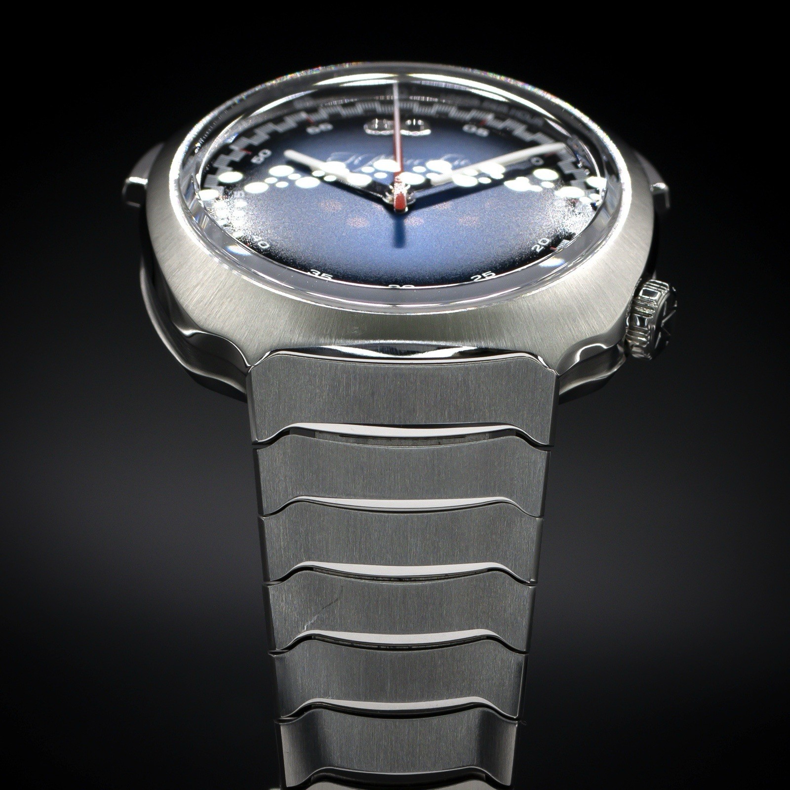 H. MOSER & CIE. Streamliner Flyback Chrono “Funky Blue” 6907-1200 | Full Set