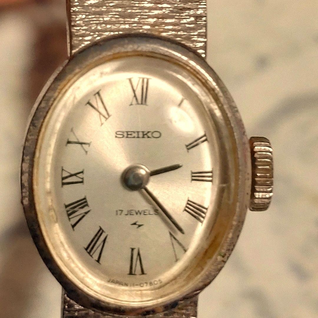 Working condition SEIKO 17 jewels ladies’ watch, hand-wound, silver.
