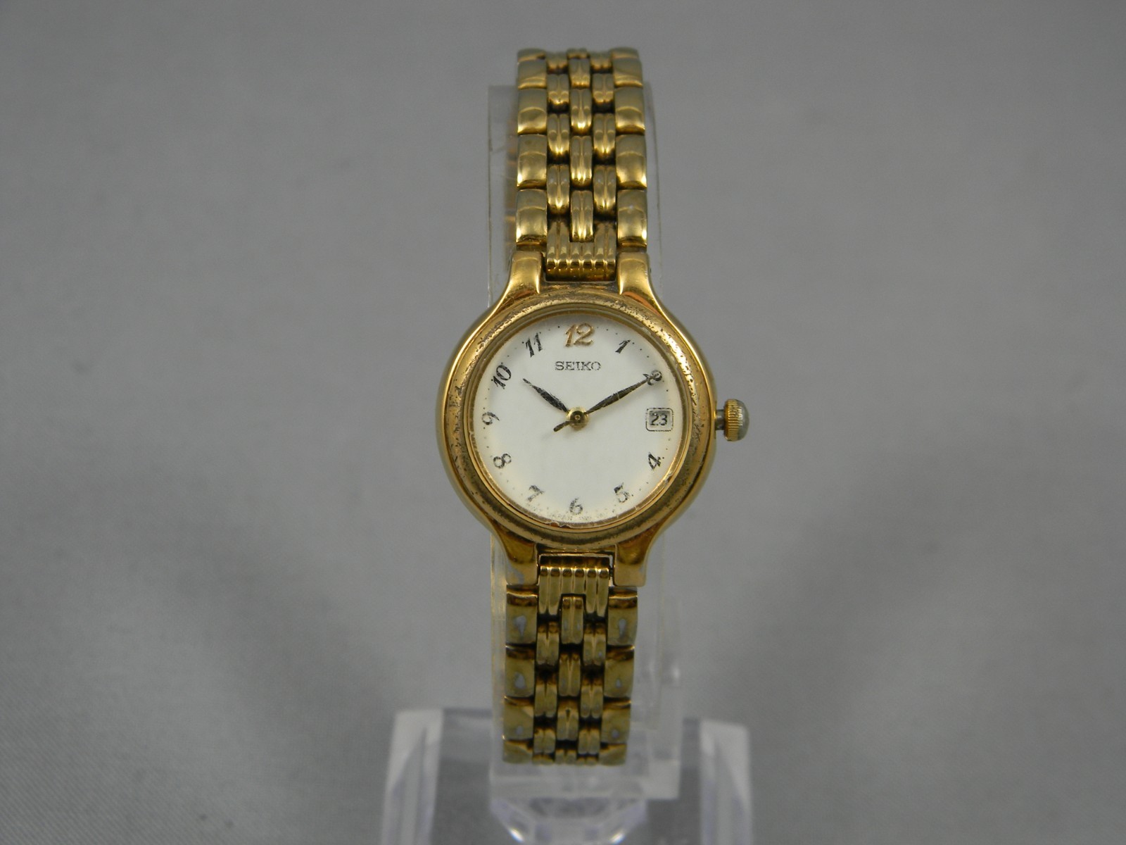 Vintage Seiko Watch Women 23mm Date Gold Tone Clasp Band 6.25″ New Battery