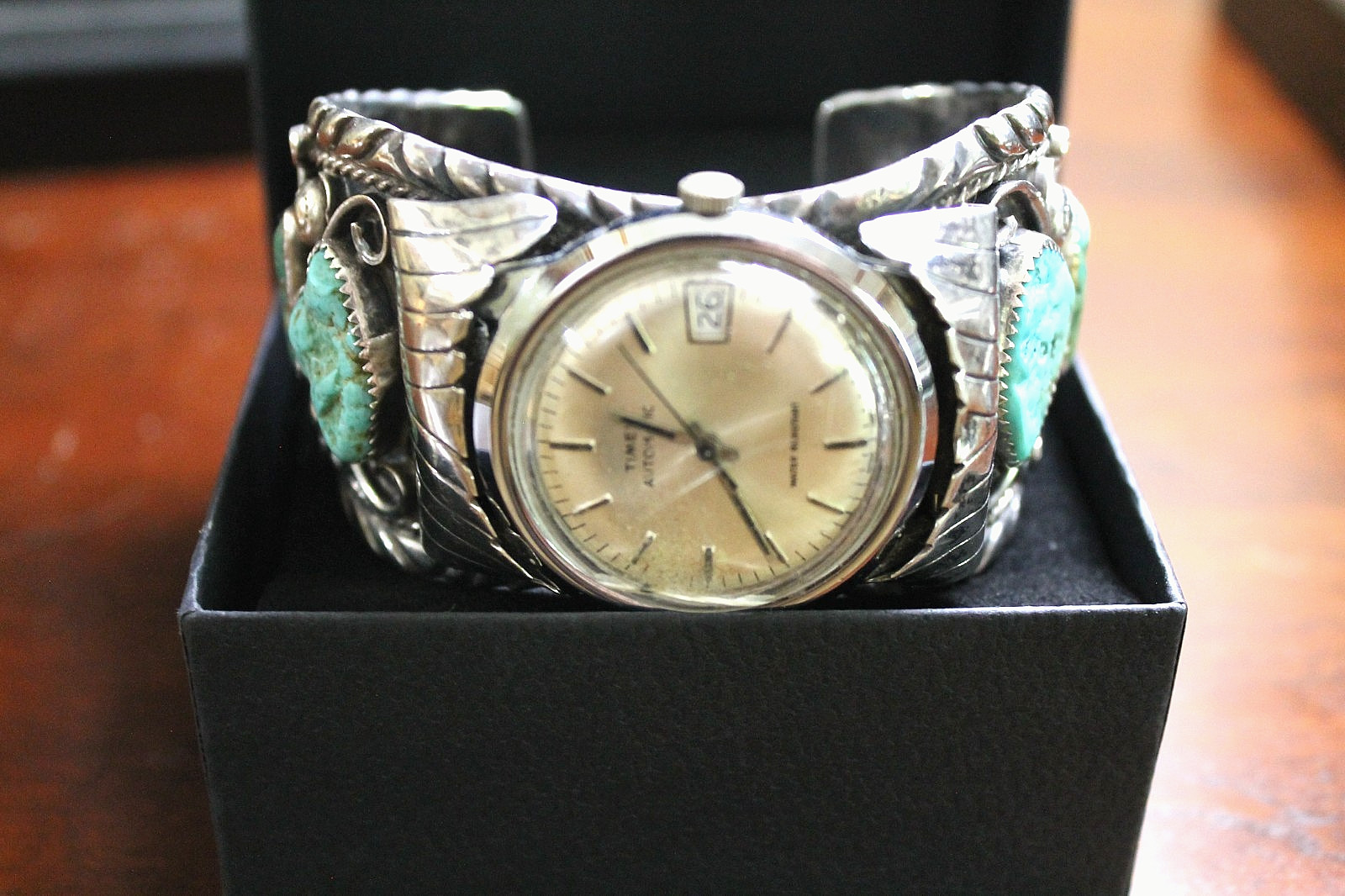 Silver & Turquoise Men’s Bracelet style Watch.