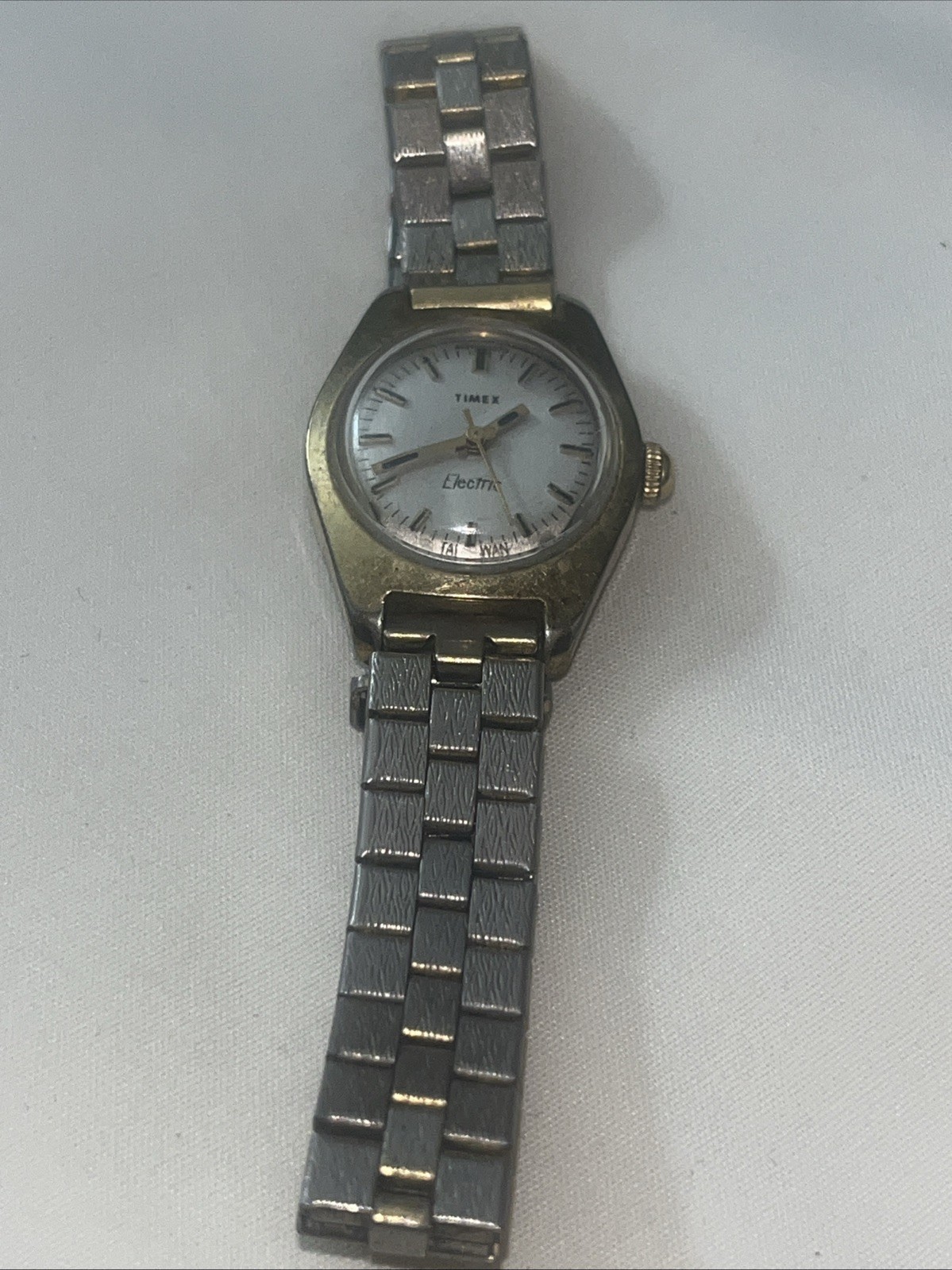 Vintage Timex Electric Ladies Watch Analog Gold Tone Wrist Tested Needs Battery